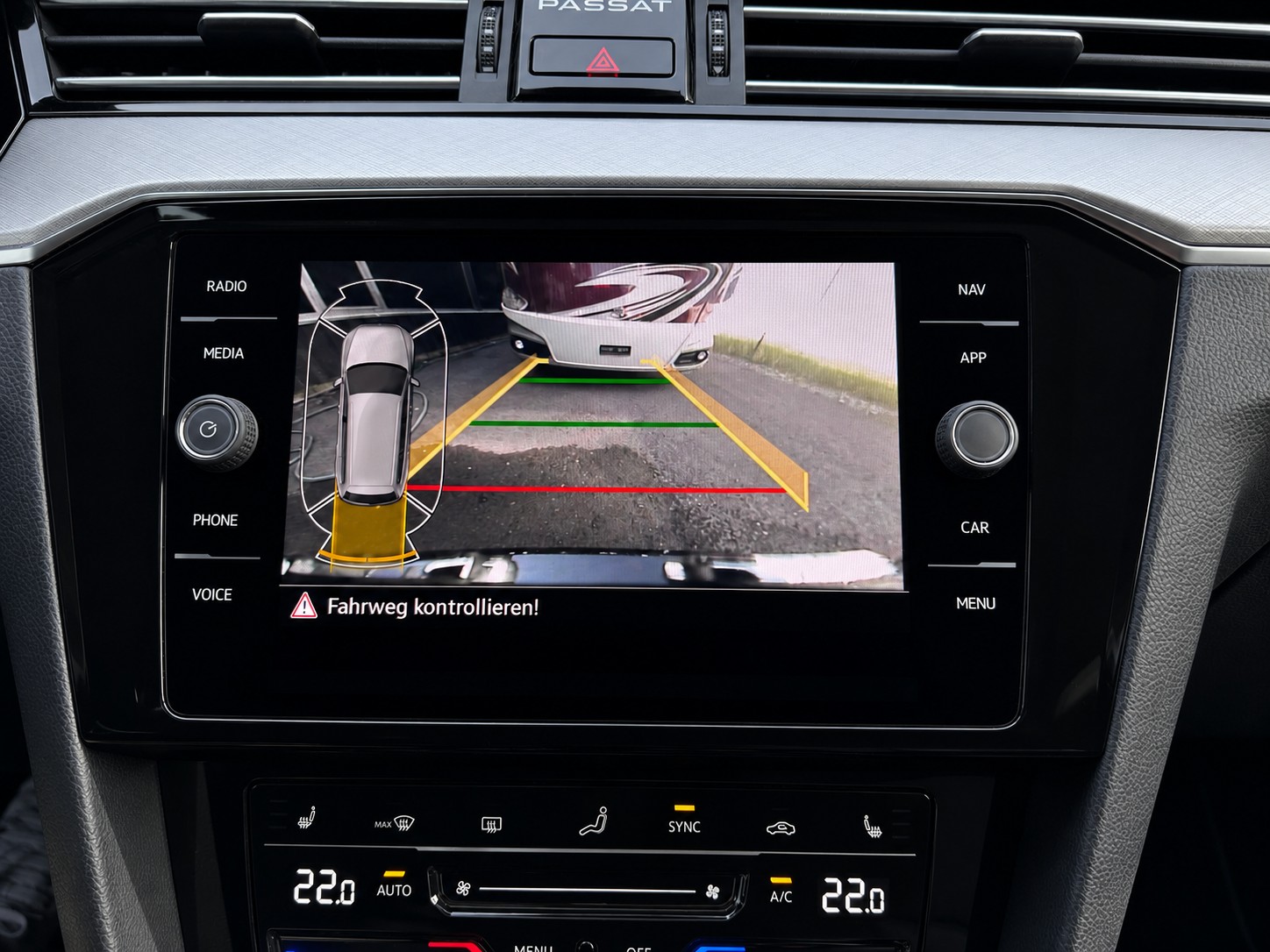 VW Passat Variant 2.0 TDI 200 Business DSG 4m CH FAHRZEUG AUS 1. HAND-image-16