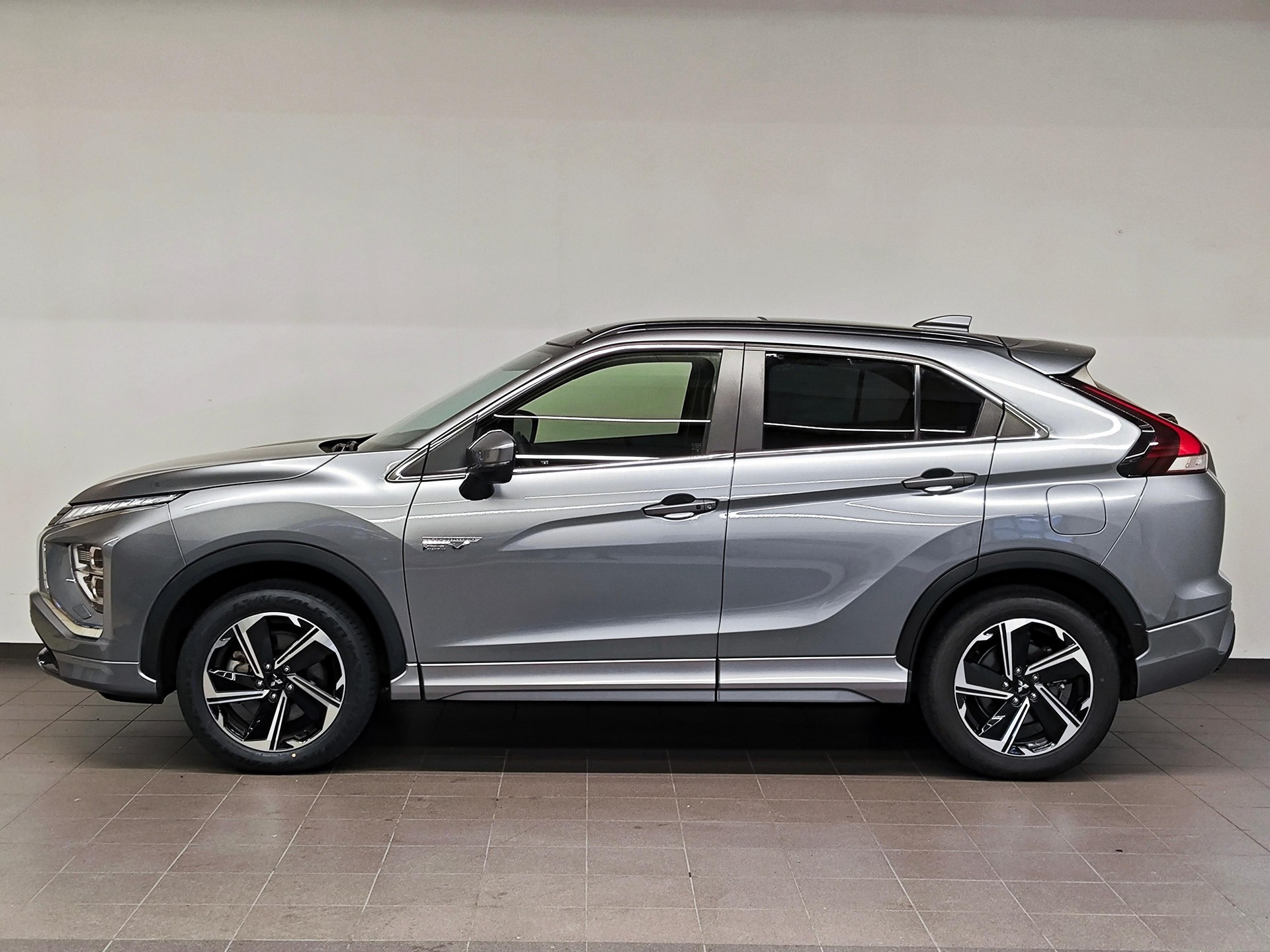 MITSUBISHI Eclipse Cross 2.4 PHEV Diamond 4x4-image-1