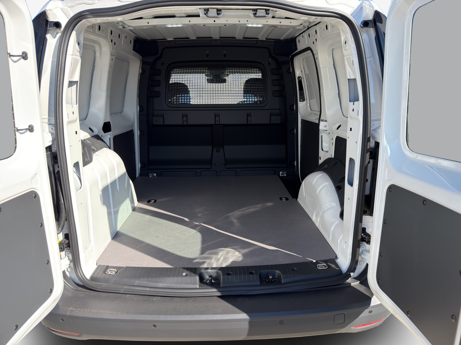 VW Caddy Cargo 2.0TDI-image-12