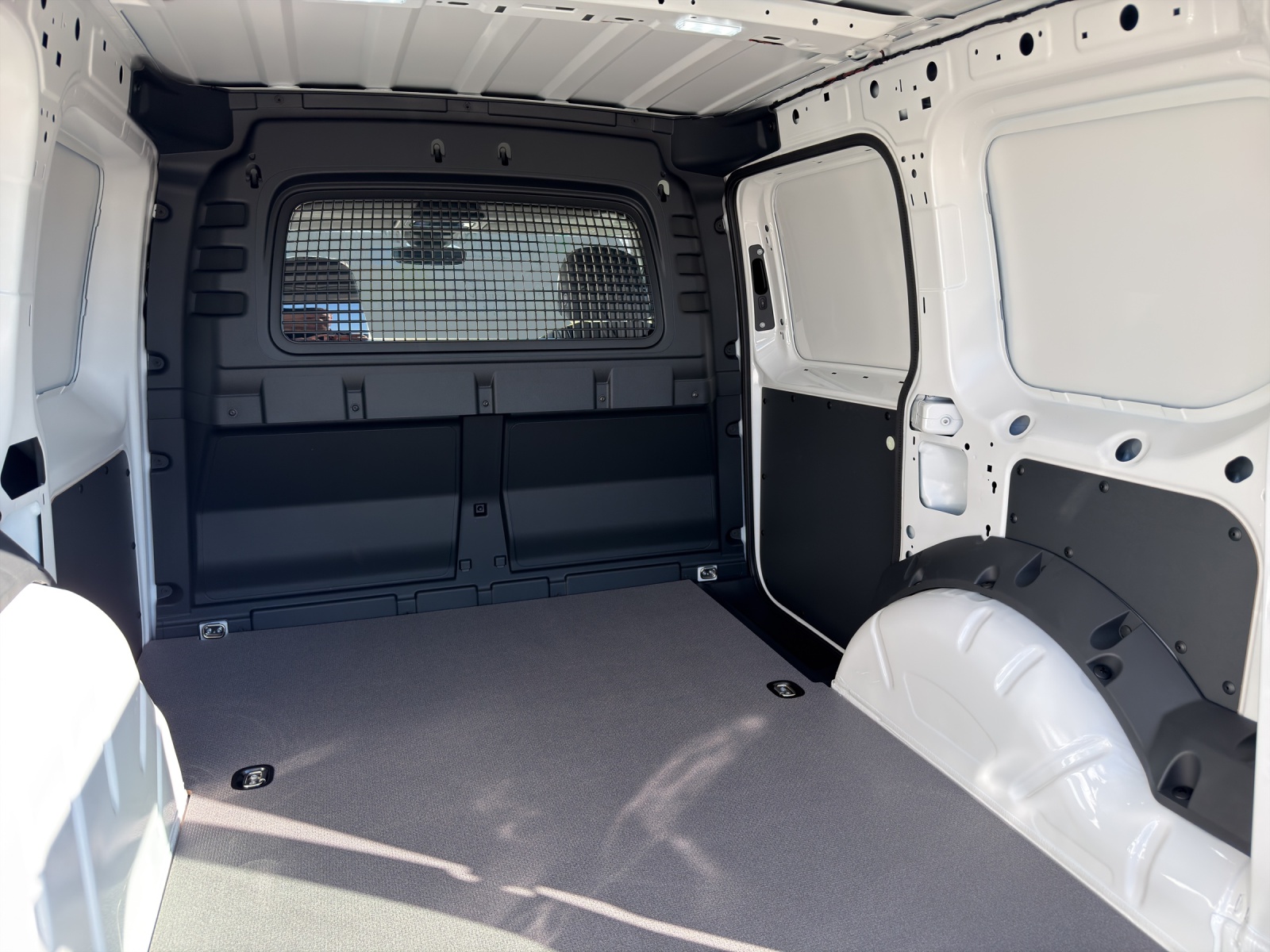 VW Caddy Cargo 2.0TDI-image-13