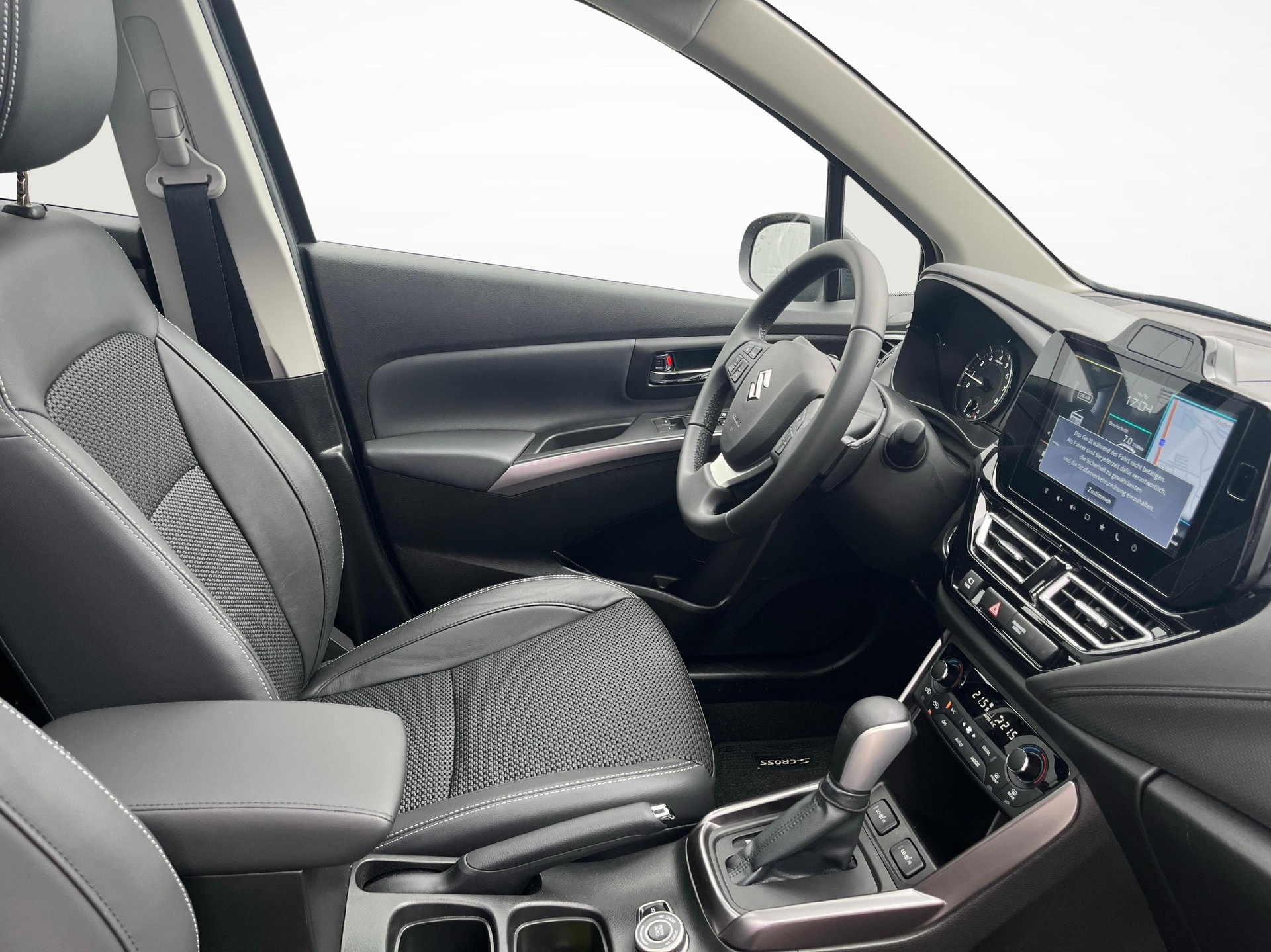 SUZUKI S-Cross 1.4 T Compact Top Hybrid 4x4-image-9