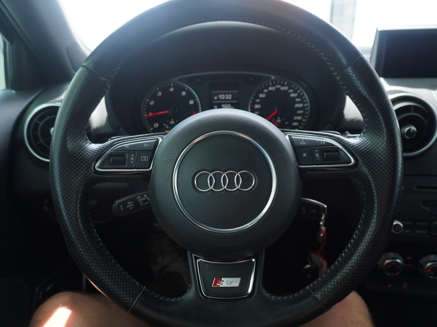AUDI A1 Sport 1.4 TFSI Ambition S-tronic-image-8