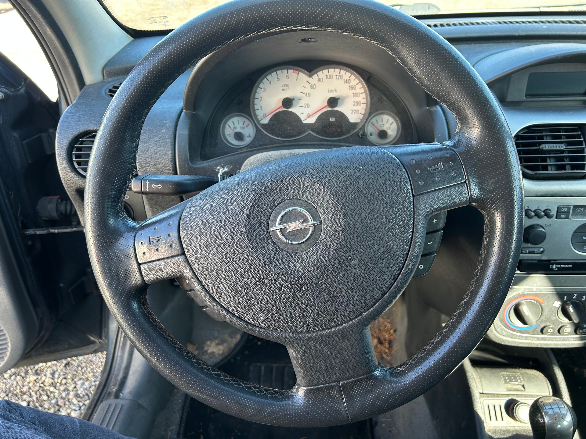 OPEL Corsa 1.4 16V Sport-image-6
