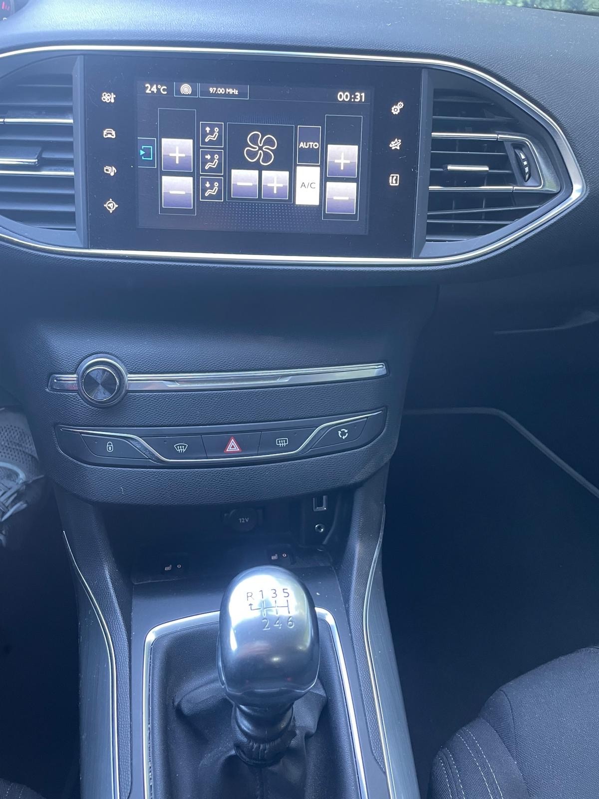 PEUGEOT 308 1.6 THP Allure-image-15