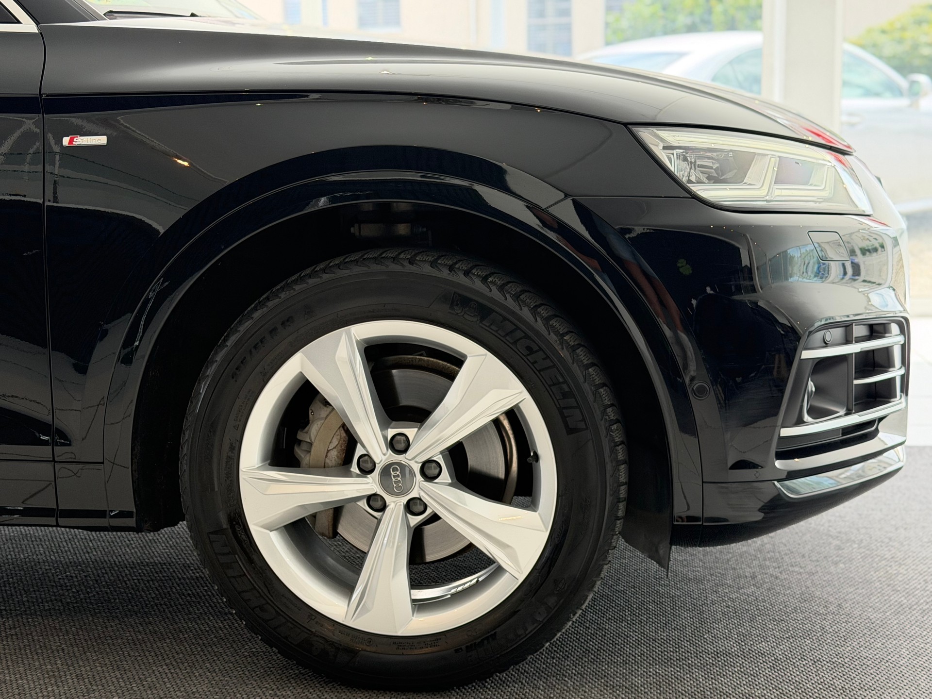 AUDI Q5 2.0 TFSI sport quattro S-tronic **TOP Ausstattung**-image-4