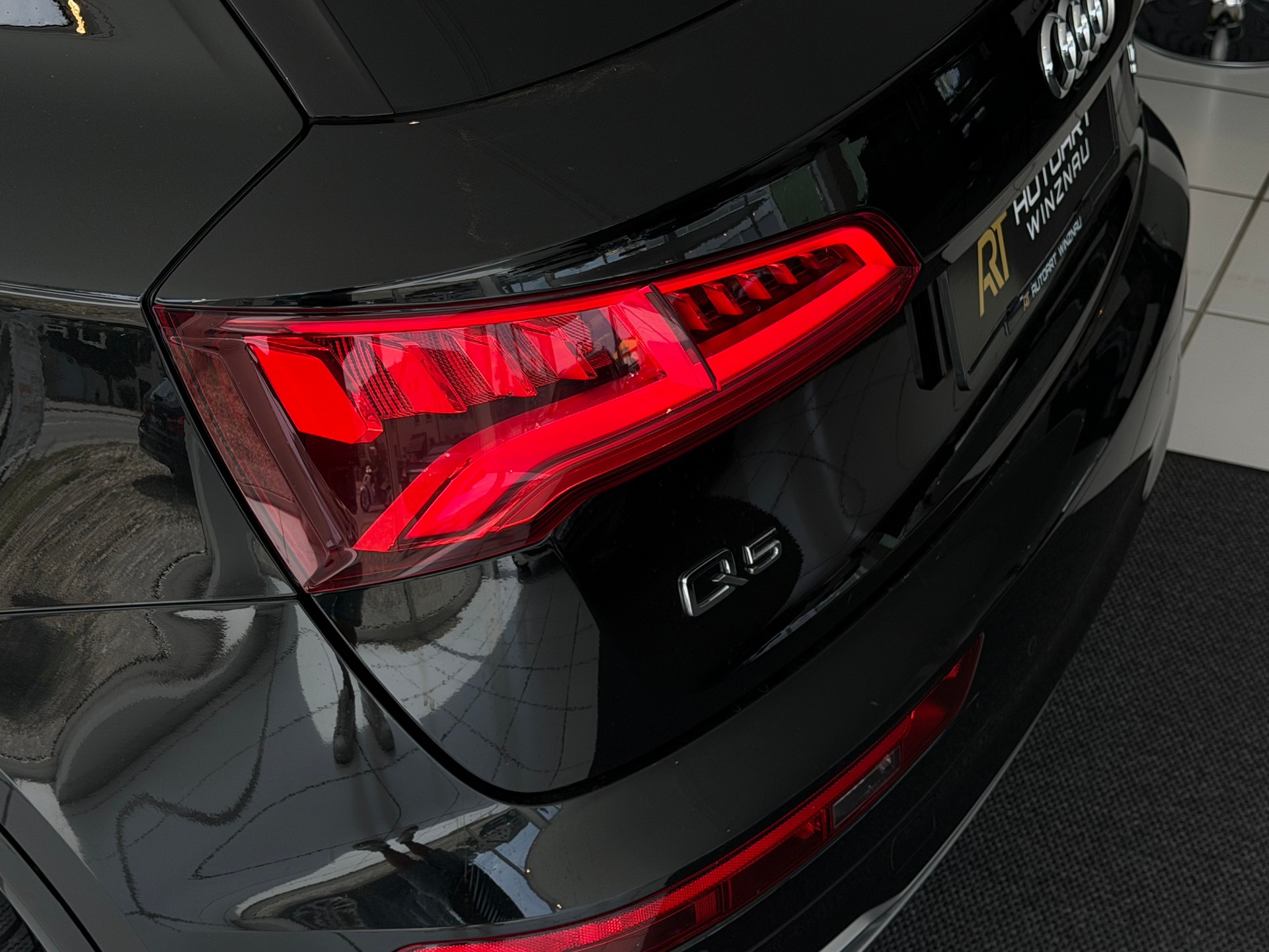 AUDI Q5 2.0 TFSI sport quattro S-tronic **TOP Ausstattung**-image-25