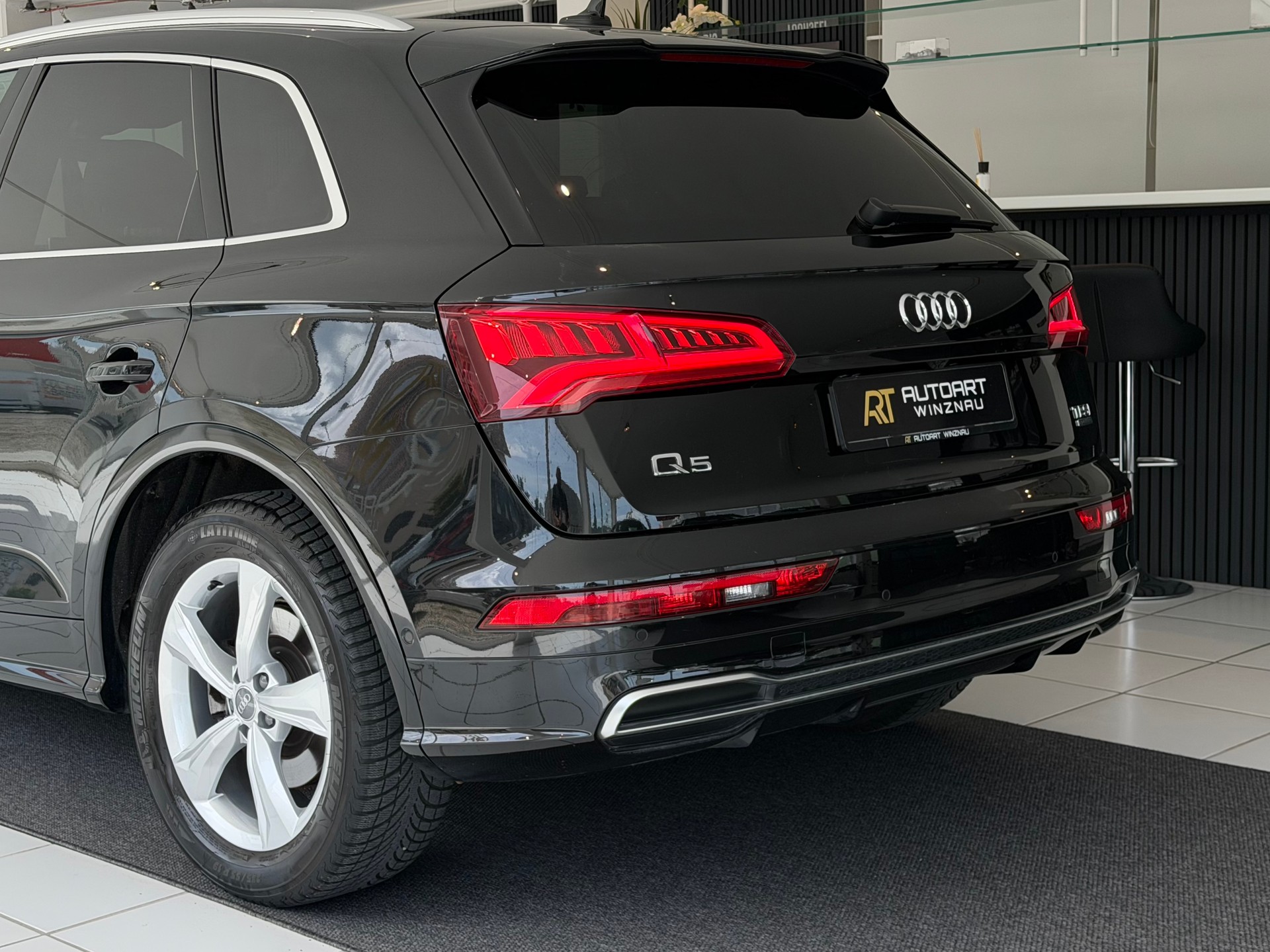 AUDI Q5 2.0 TFSI sport quattro S-tronic **TOP Ausstattung**-image-9