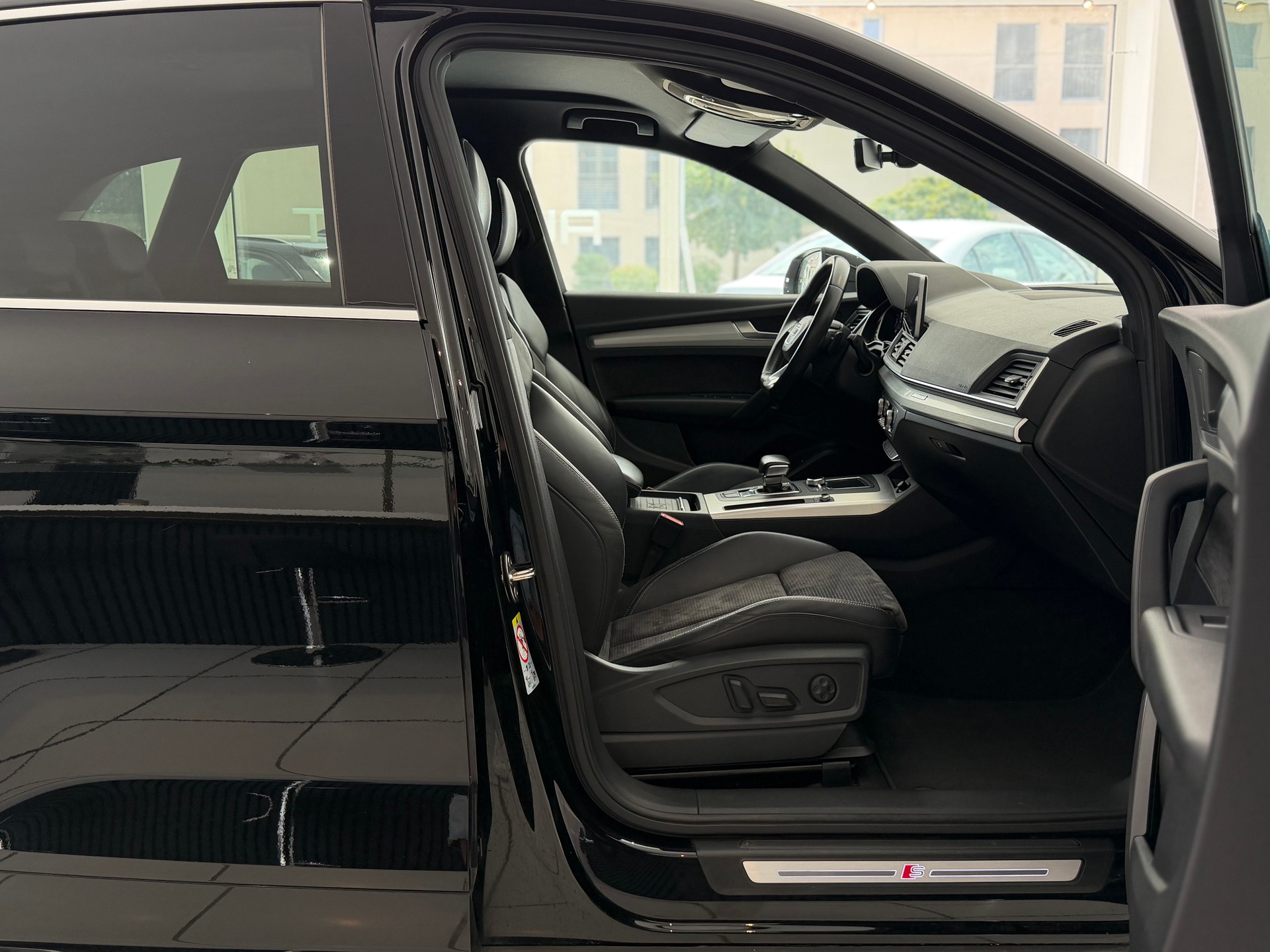 AUDI Q5 2.0 TFSI sport quattro S-tronic **TOP Ausstattung**-image-20