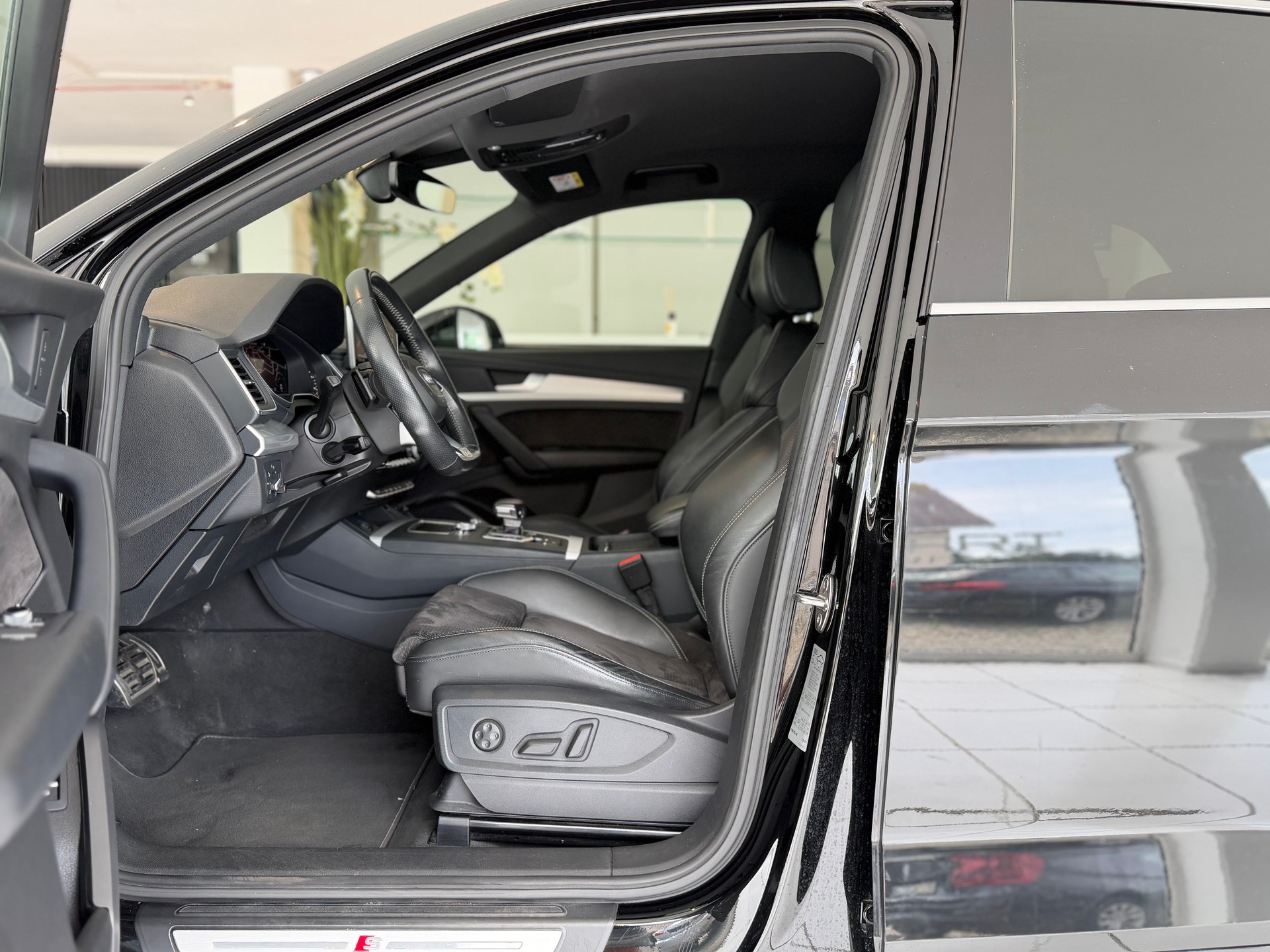 AUDI Q5 2.0 TFSI sport quattro S-tronic **TOP Ausstattung**-image-11