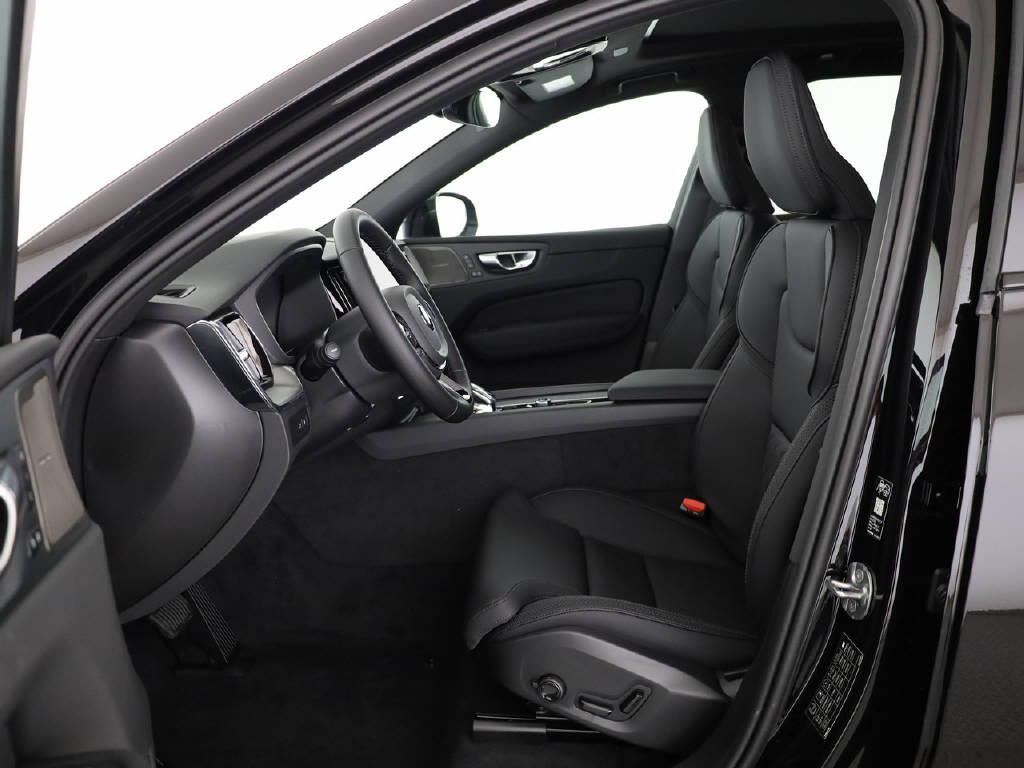 VOLVO XC60 2.0 T6 TE Plus Dark eAWD-image-1
