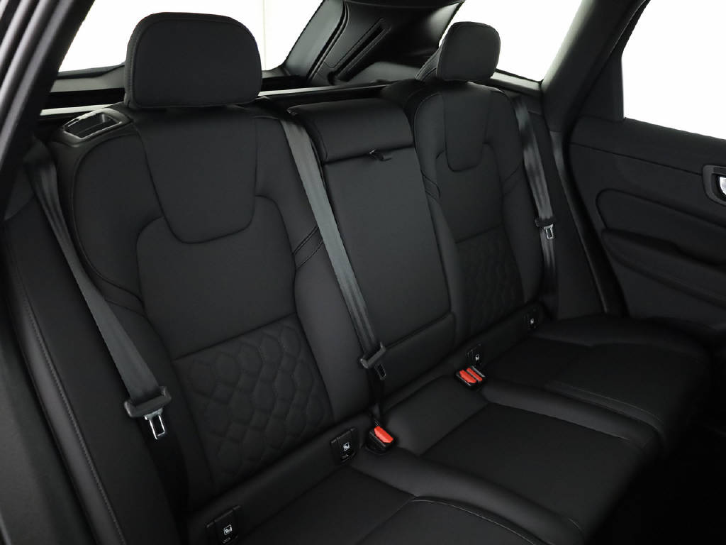VOLVO XC60 2.0 T6 TE Plus Dark eAWD-image-4