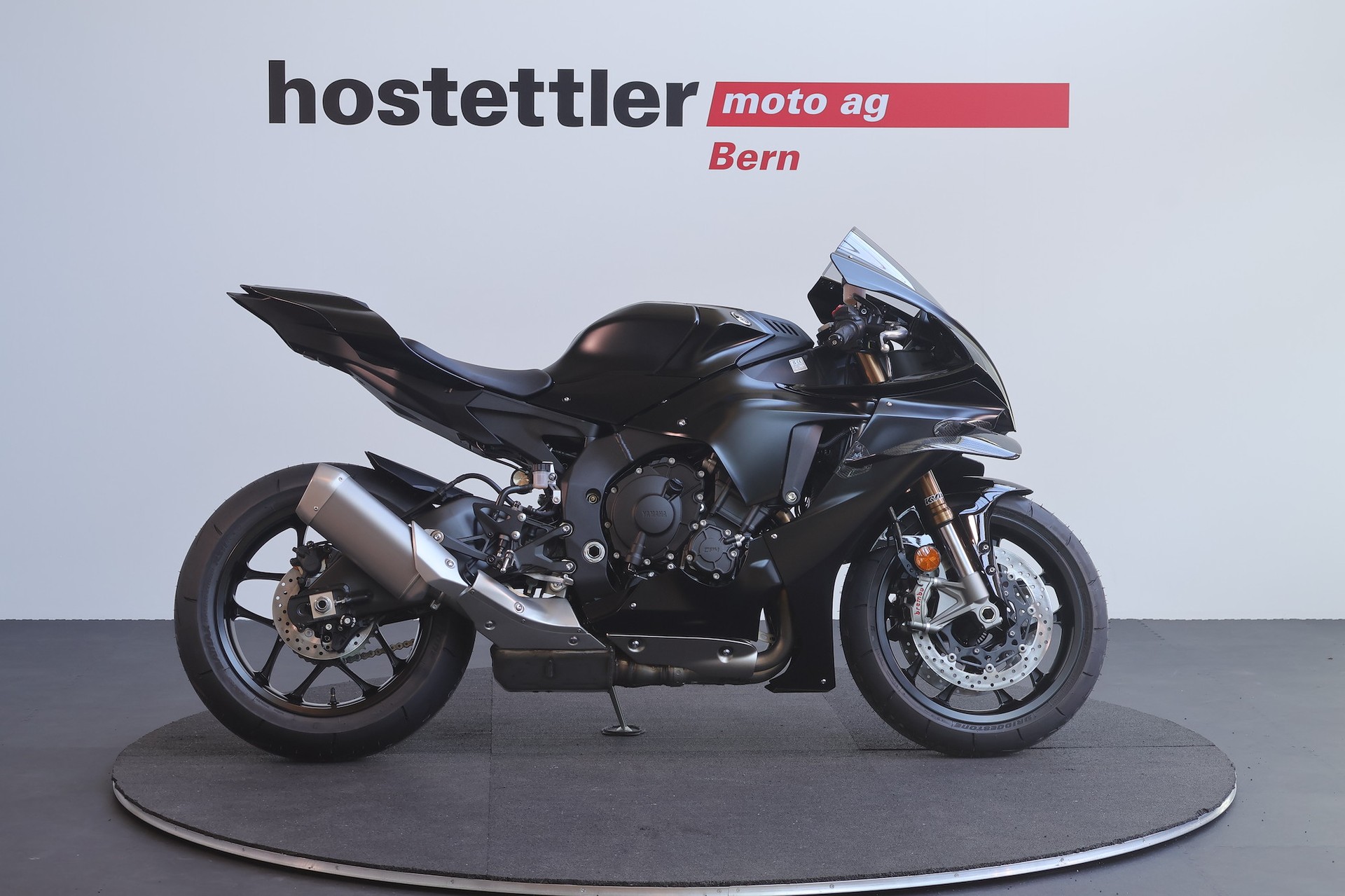 YAMAHA R1 Race-showroom-element-1
