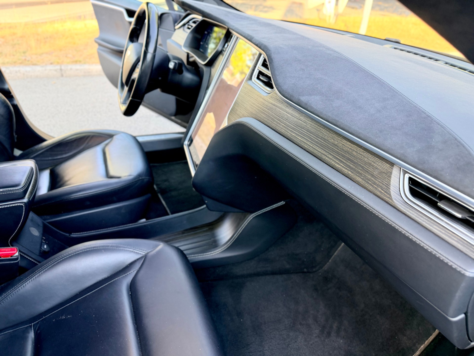 TESLA Model S 90 D-image-7