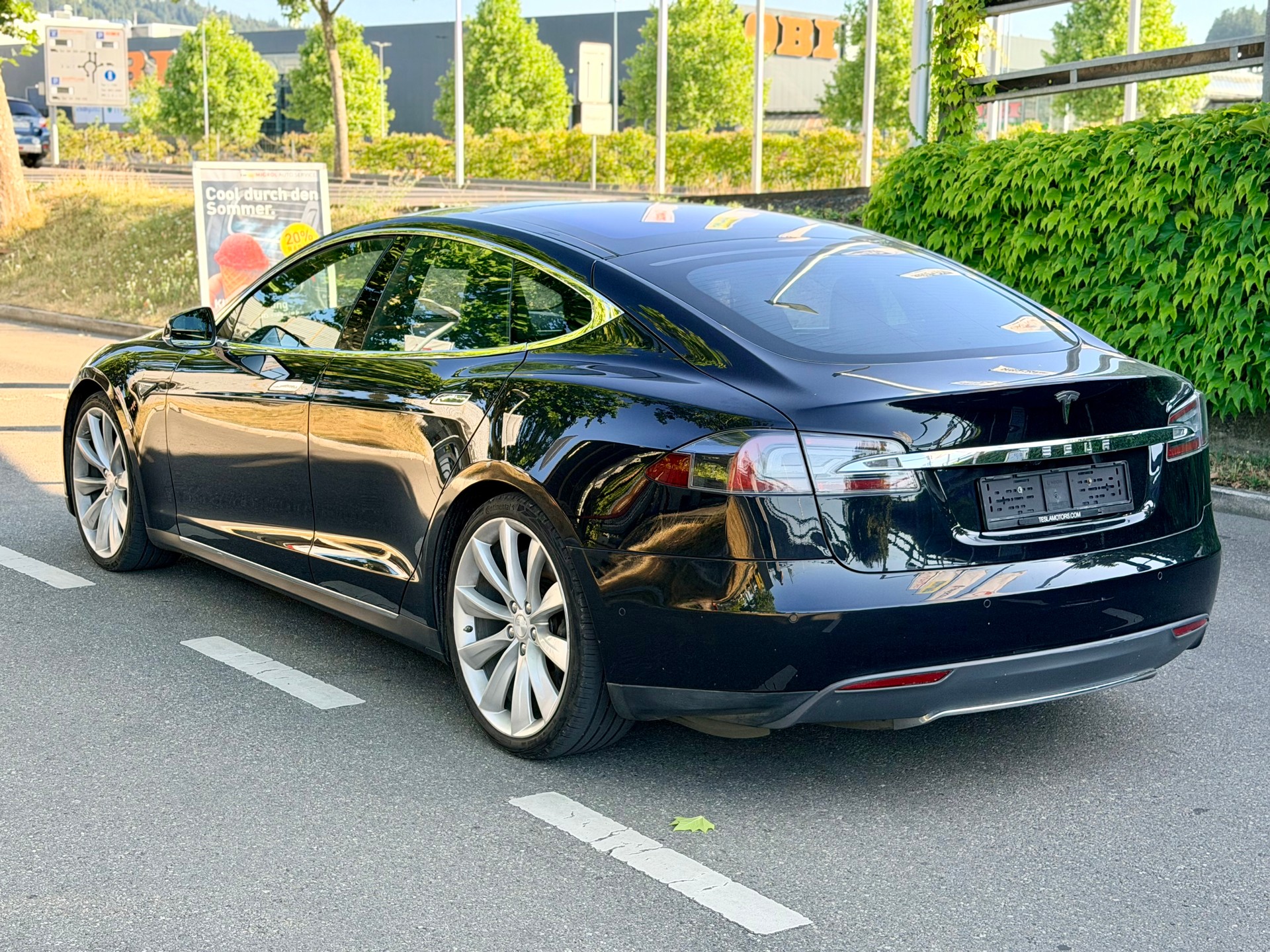 TESLA Model S 90 D-image-3