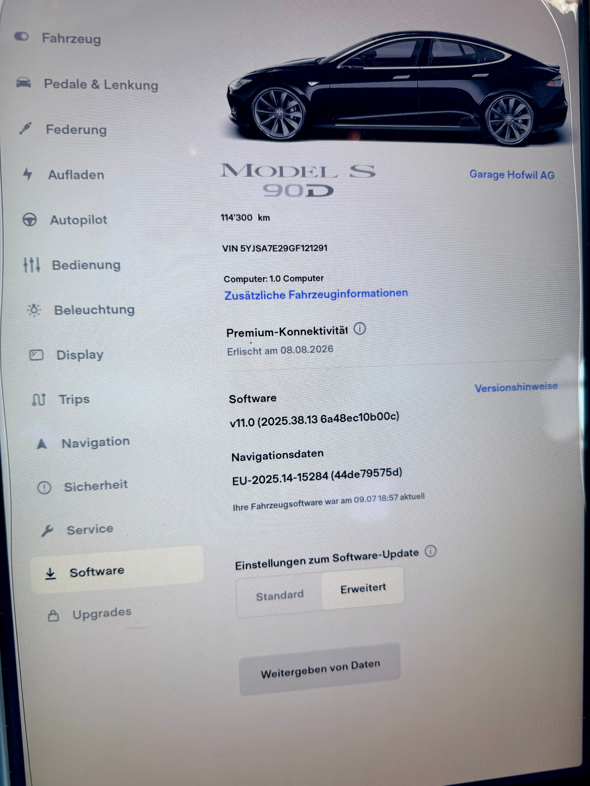 TESLA Model S 90 D-image-11