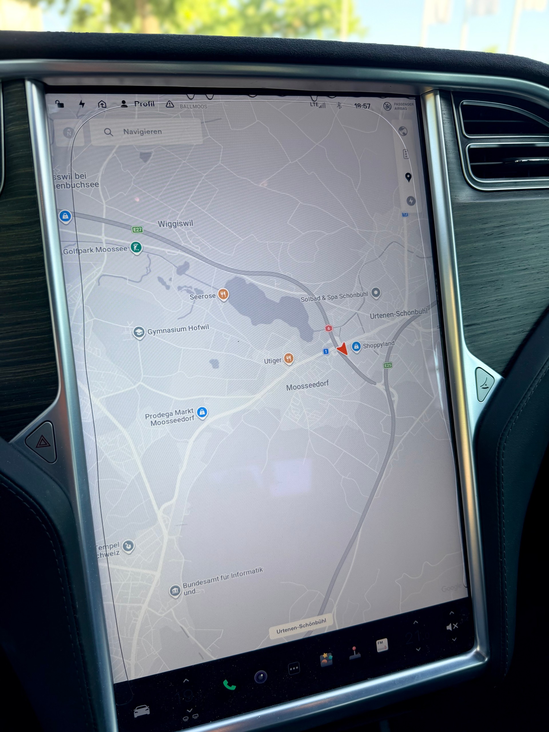 TESLA Model S 90 D-image-9