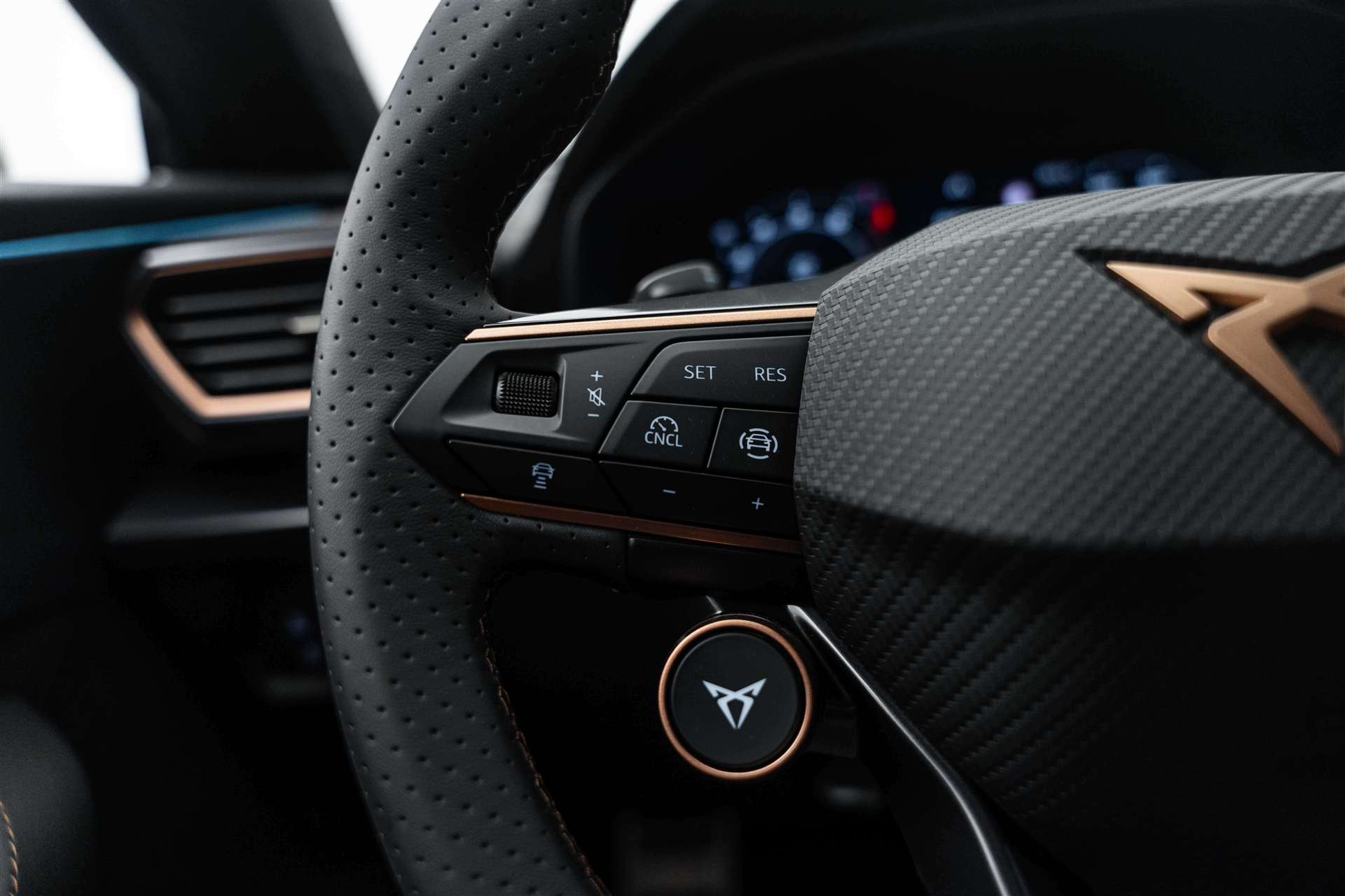 CUPRA Formentor 1.5 TSI DSG-Automat NEW-image-14