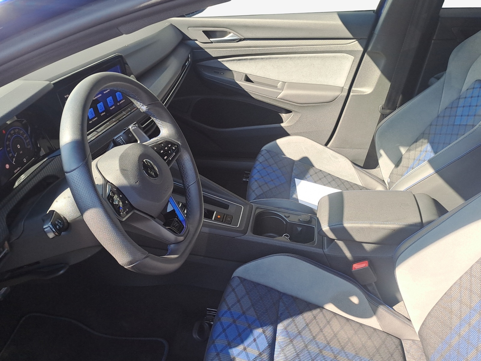 VW Golf 2.0 TSI R DSG 4Motion-image-7