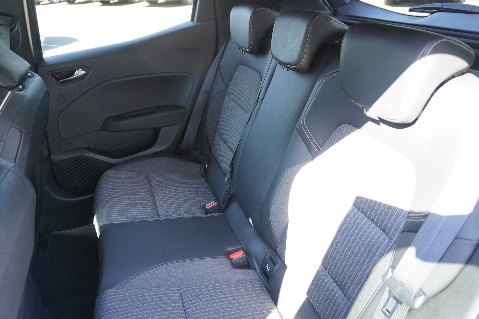 RENAULT Clio 1.6 E-Tech Techno-image-11