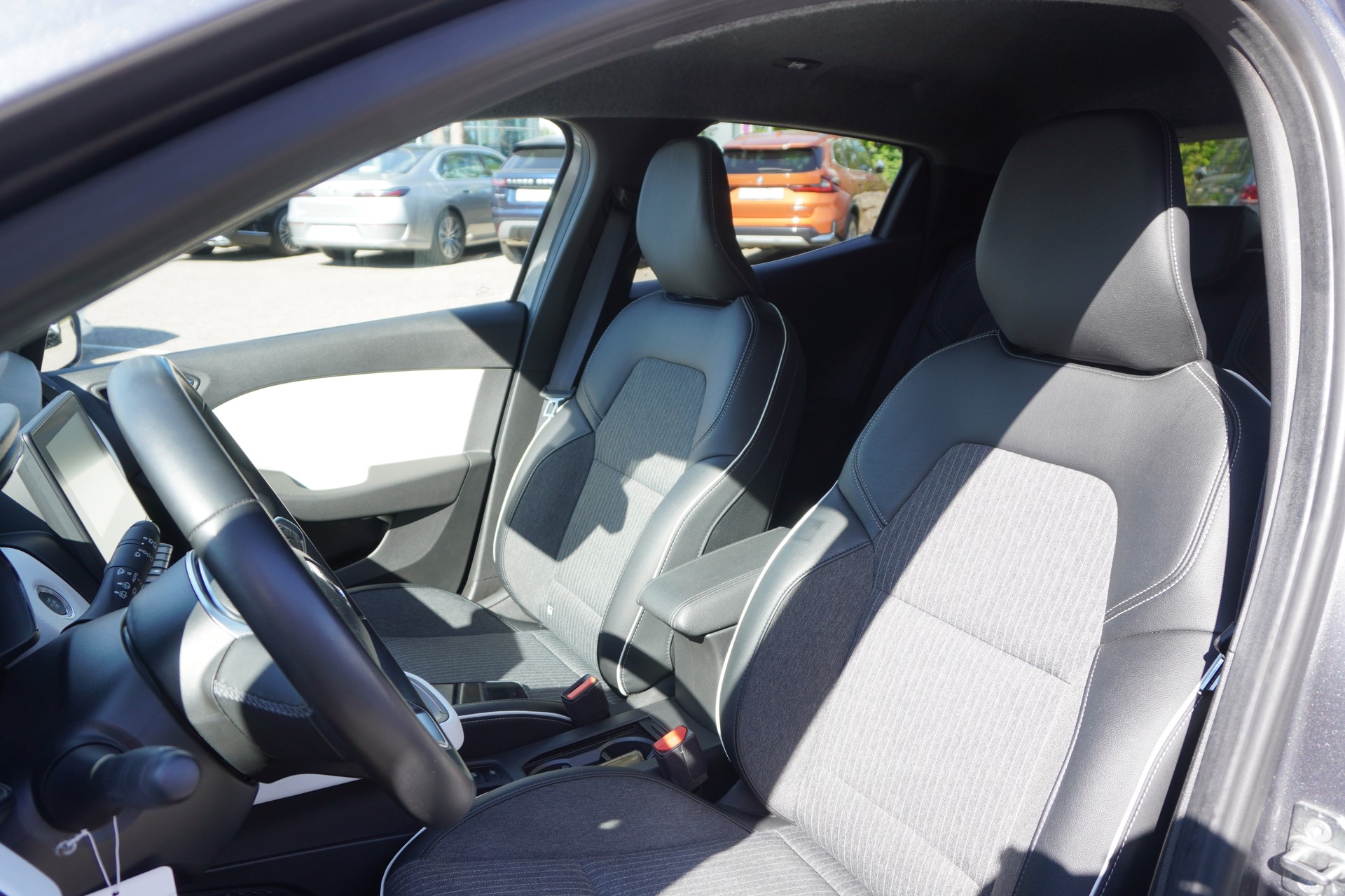 RENAULT Clio 1.6 E-Tech Techno-image-10