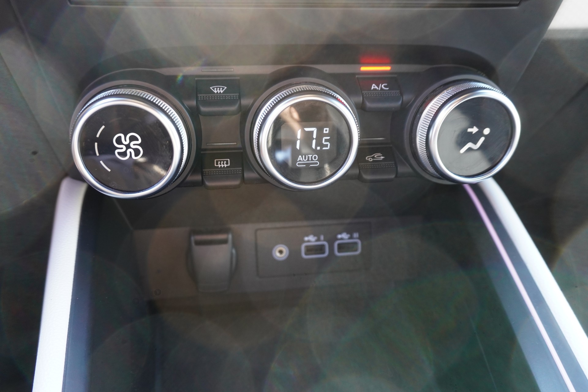 RENAULT Clio 1.6 E-Tech Techno-image-17