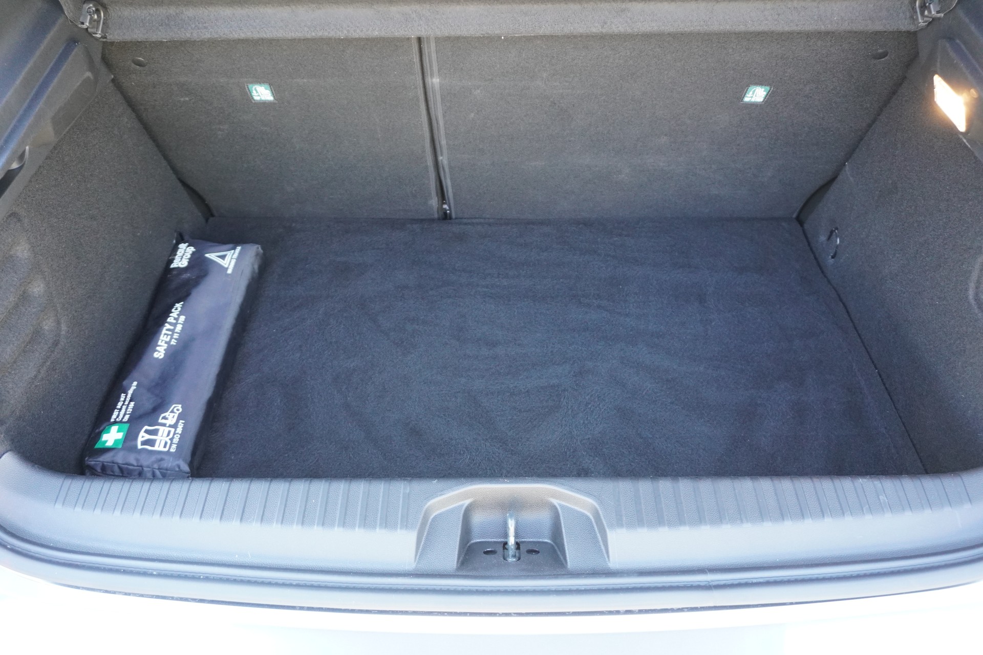 RENAULT Clio 1.6 E-Tech Techno-image-9