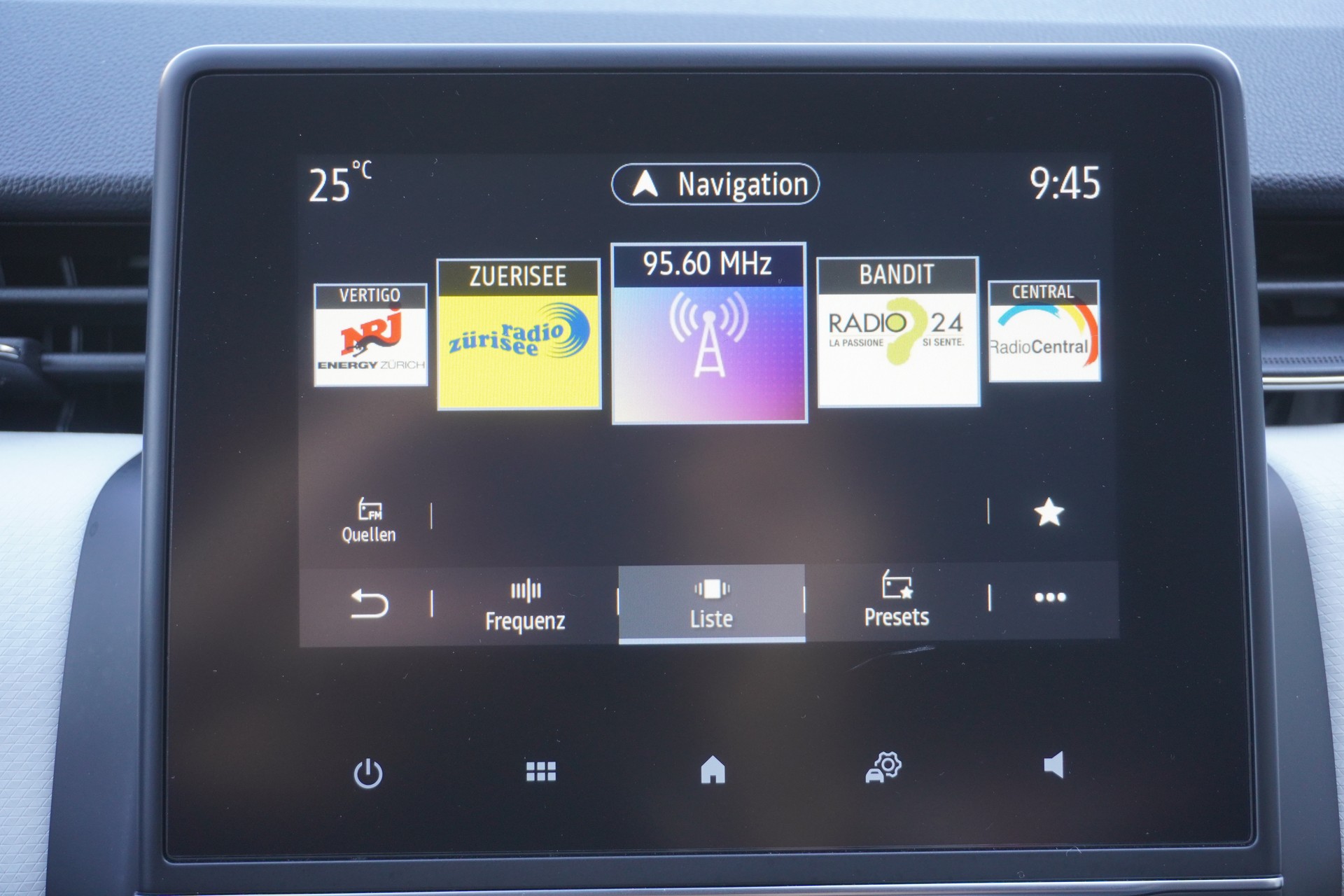 RENAULT Clio 1.6 E-Tech Techno-image-19