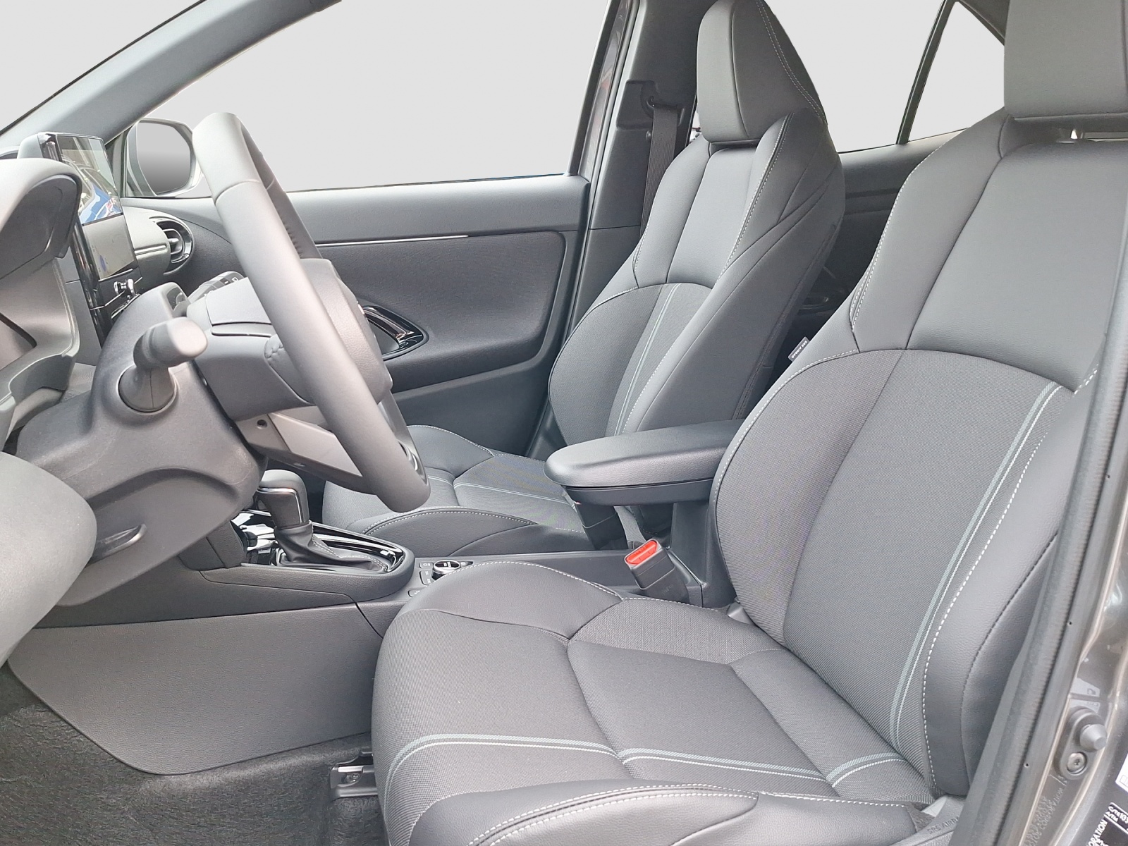 TOYOTA Yaris Cross 1.5 VVT-i HSD Premium AWD-i-image-9