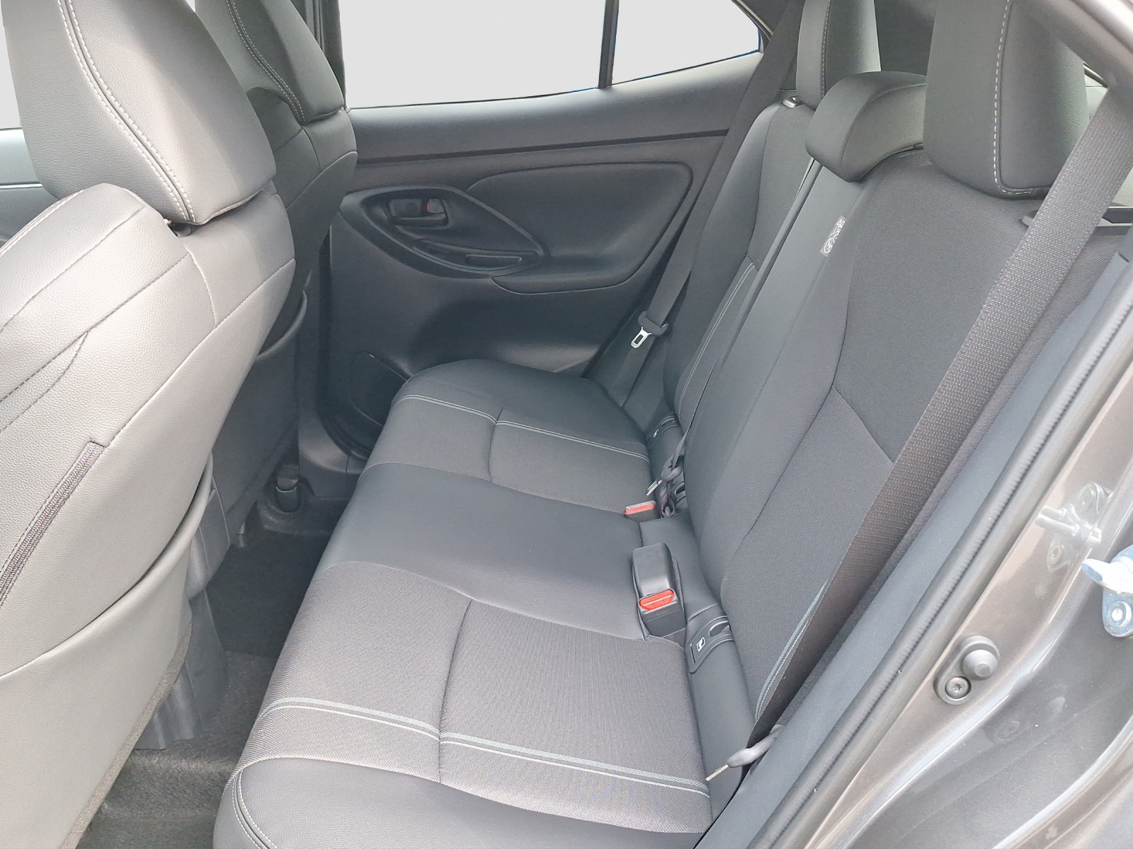 TOYOTA Yaris Cross 1.5 VVT-i HSD Premium AWD-i-image-10