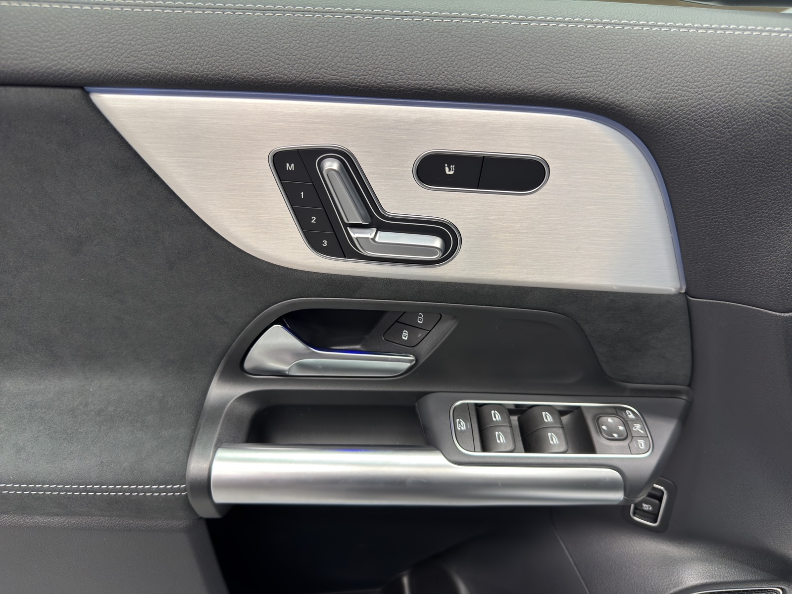 MERCEDES-BENZ GLA 220 AMG Line 4Matic-image-14