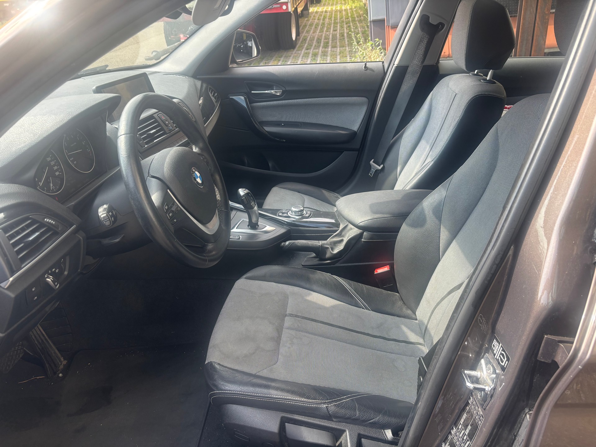 BMW 116i Urban Line Steptronic-image-12