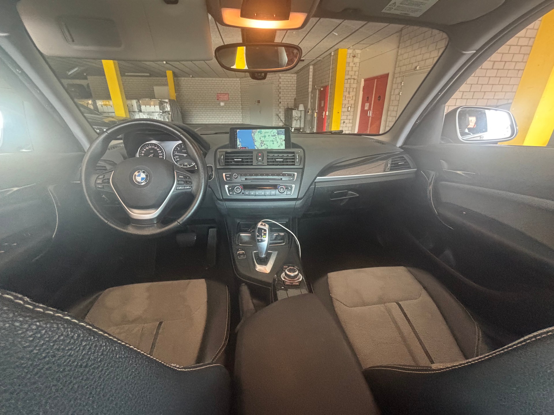 BMW 116i Urban Line Steptronic-image-7