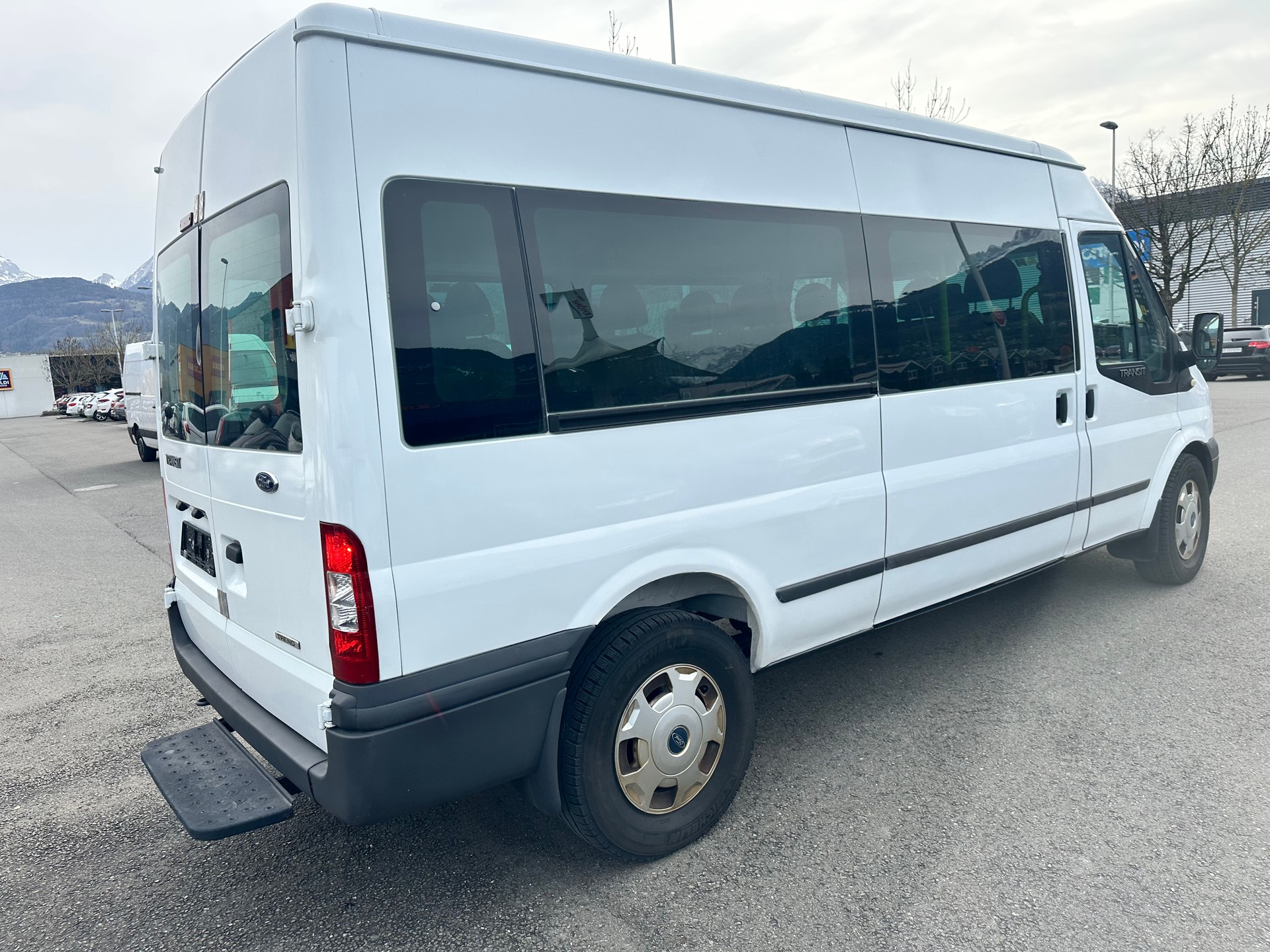 FORD Transit 2.4TDCi Bus M2 350L 4x4 Trend 14Pl.-image-4