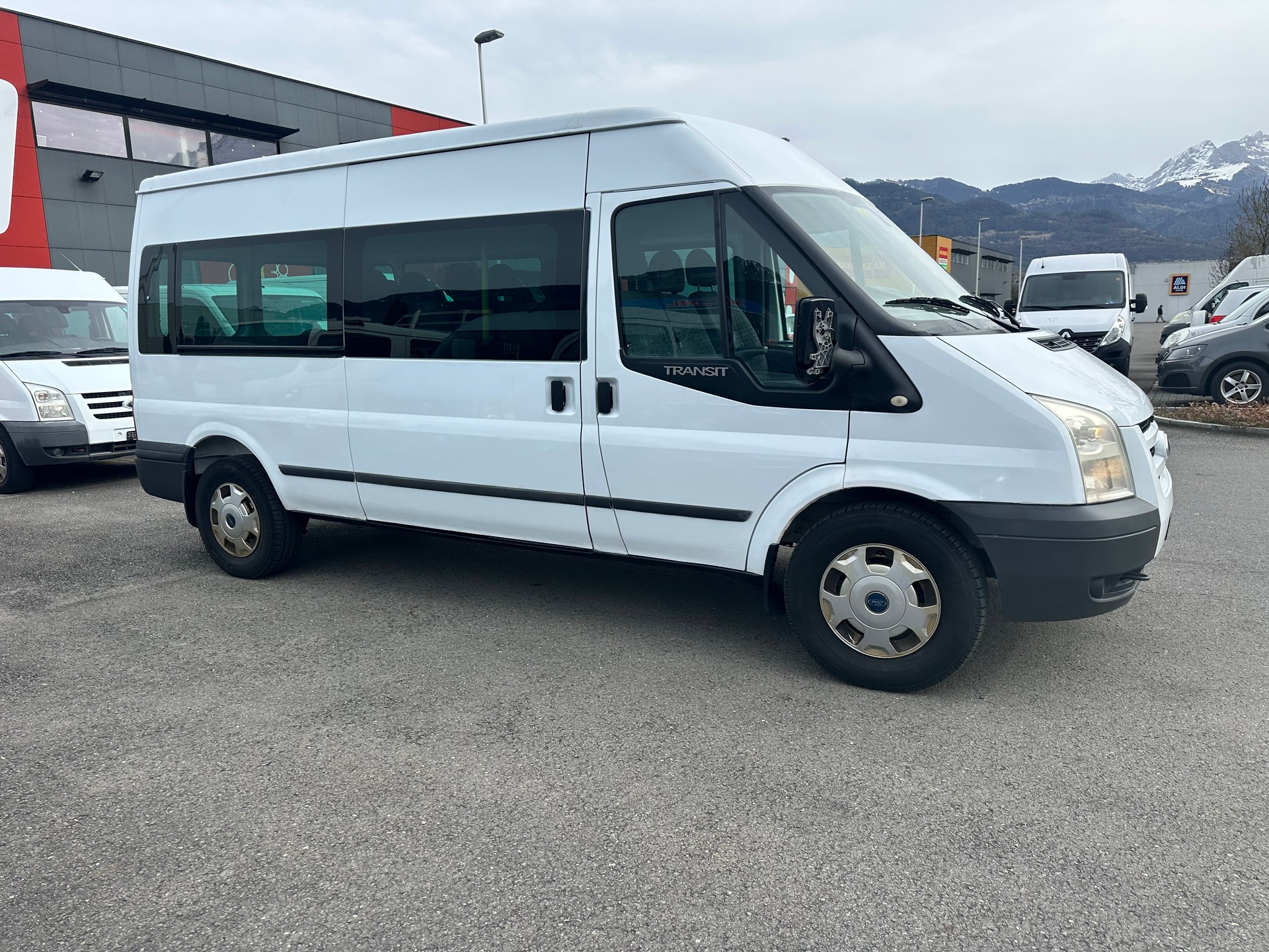 FORD Transit 2.4TDCi Bus M2 350L 4x4 Trend 14Pl.-image-2