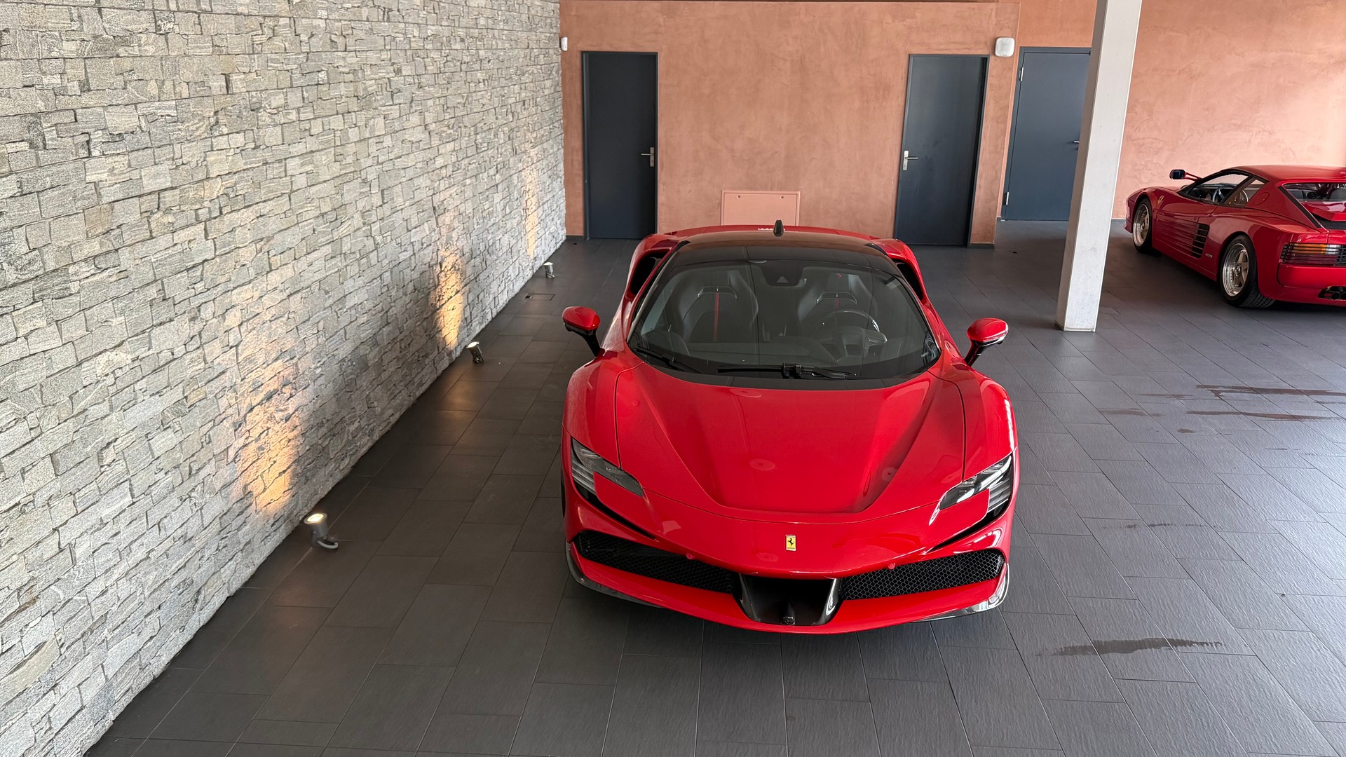 FERRARI SF90 Stradale-showroom-element-3