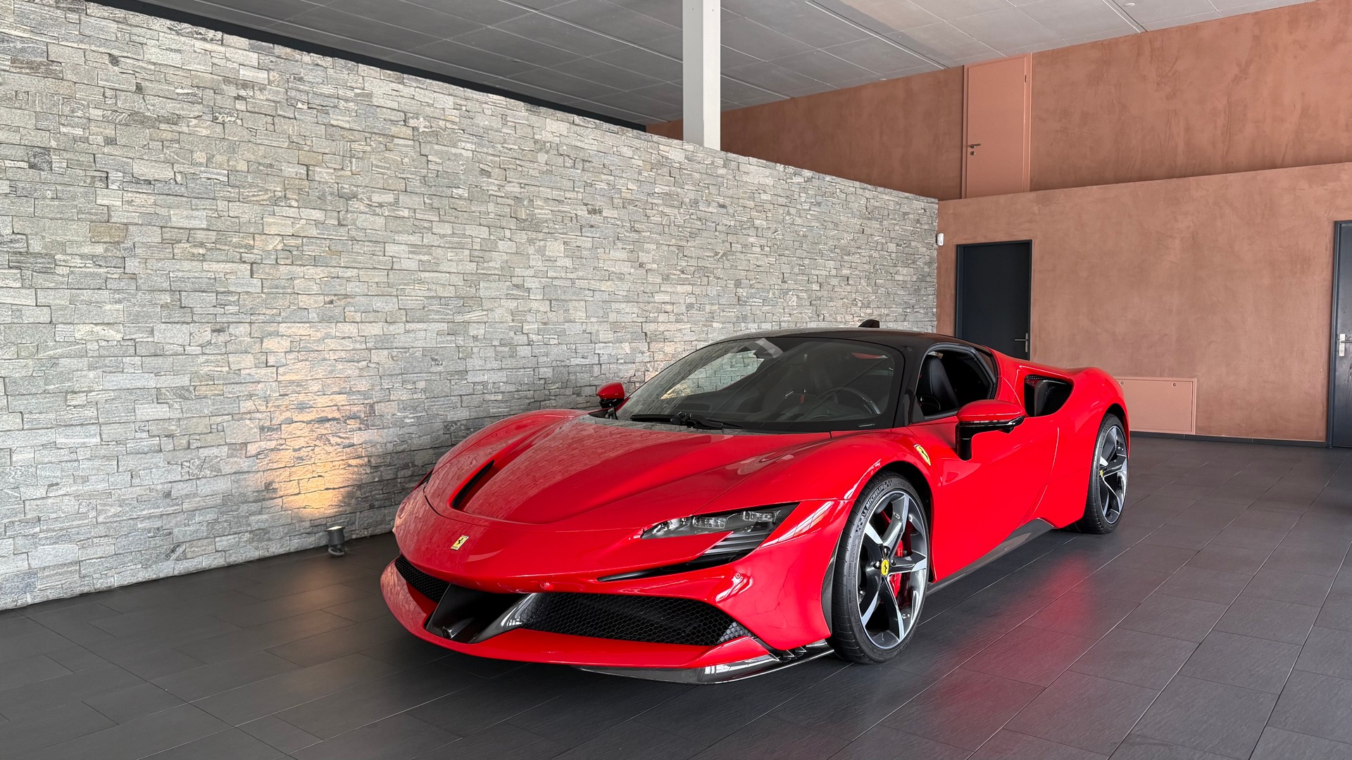 FERRARI SF90 Stradale-showroom-element-1