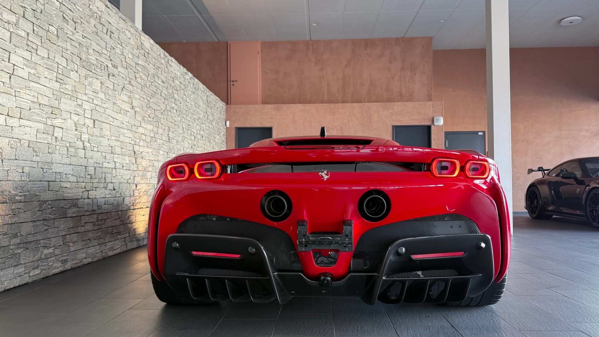 FERRARI SF90 Stradale-showroom-element-2