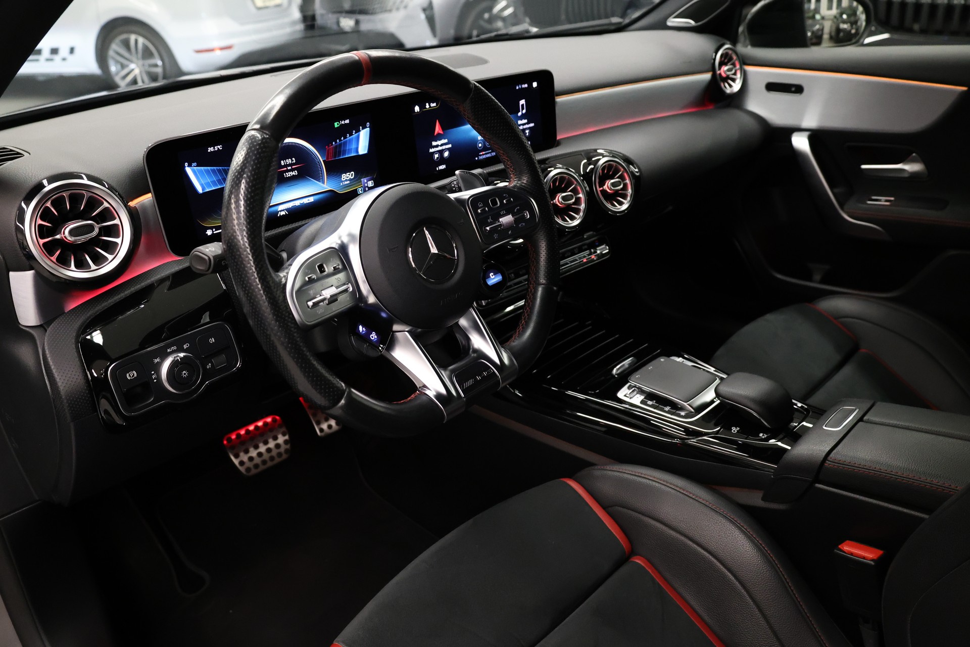 MERCEDES-BENZ A 35 AMG 4matic-image-14