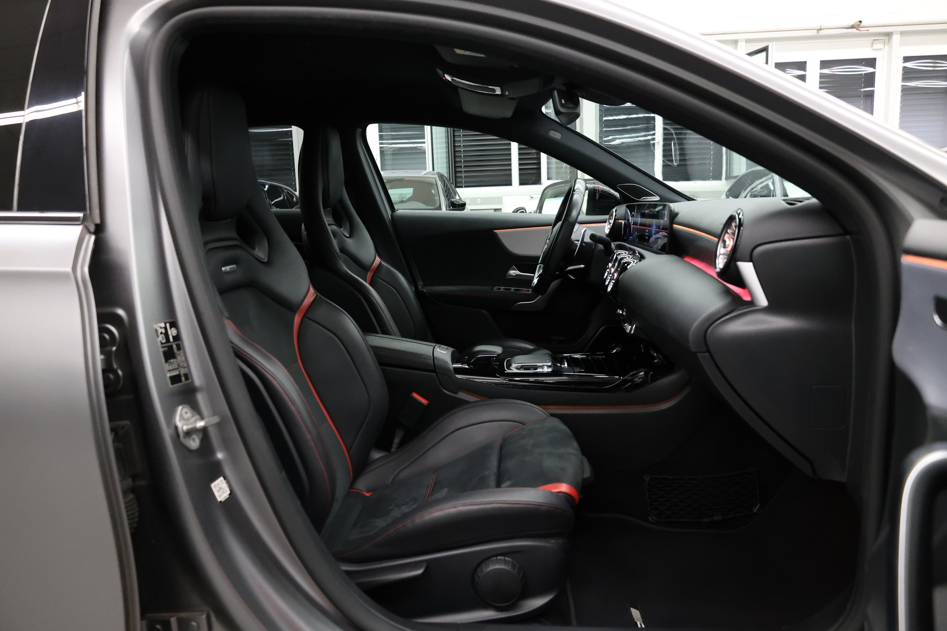 MERCEDES-BENZ A 35 AMG 4matic-image-12