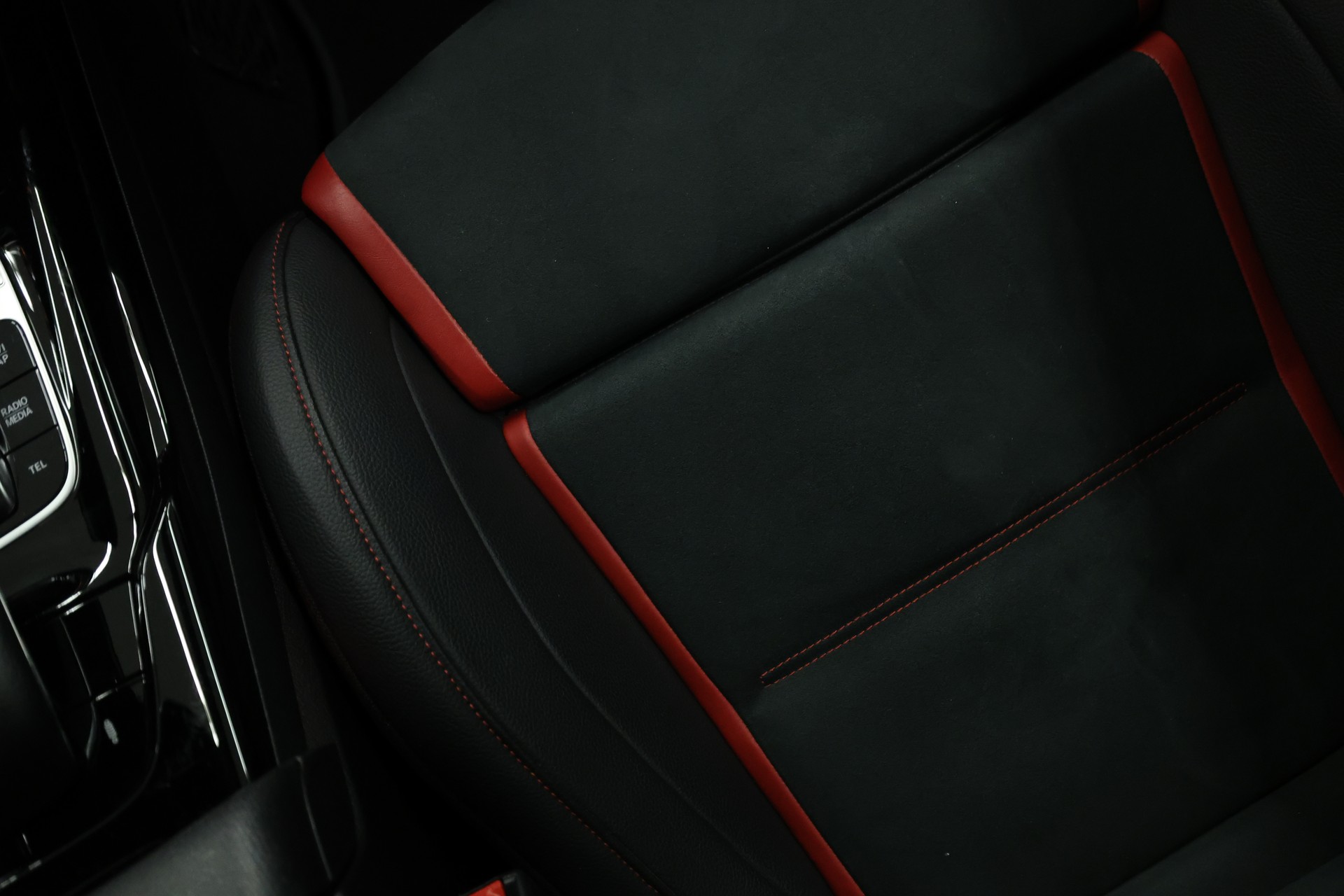 MERCEDES-BENZ A 35 AMG 4matic-image-22