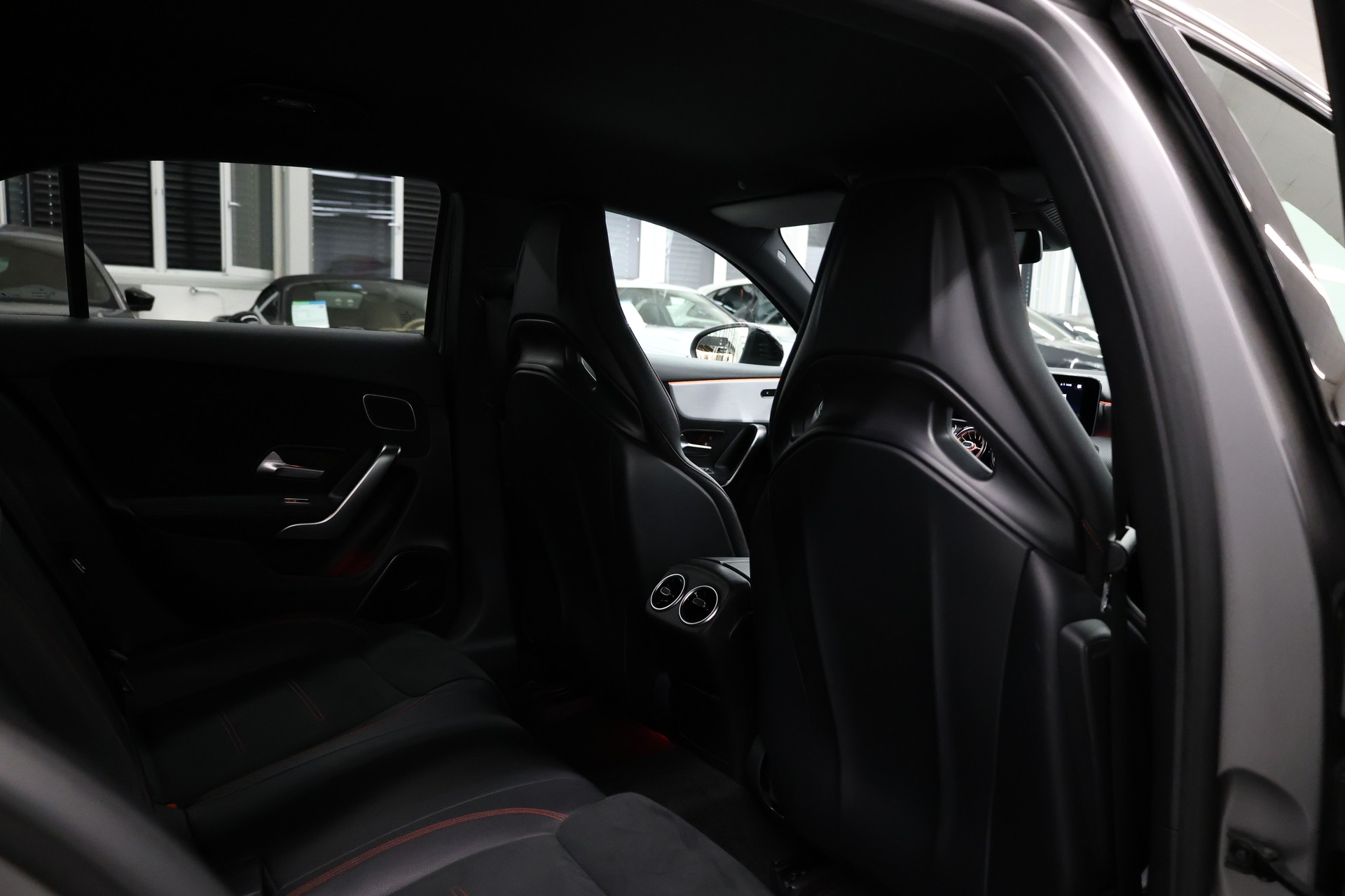 MERCEDES-BENZ A 35 AMG 4matic-image-25