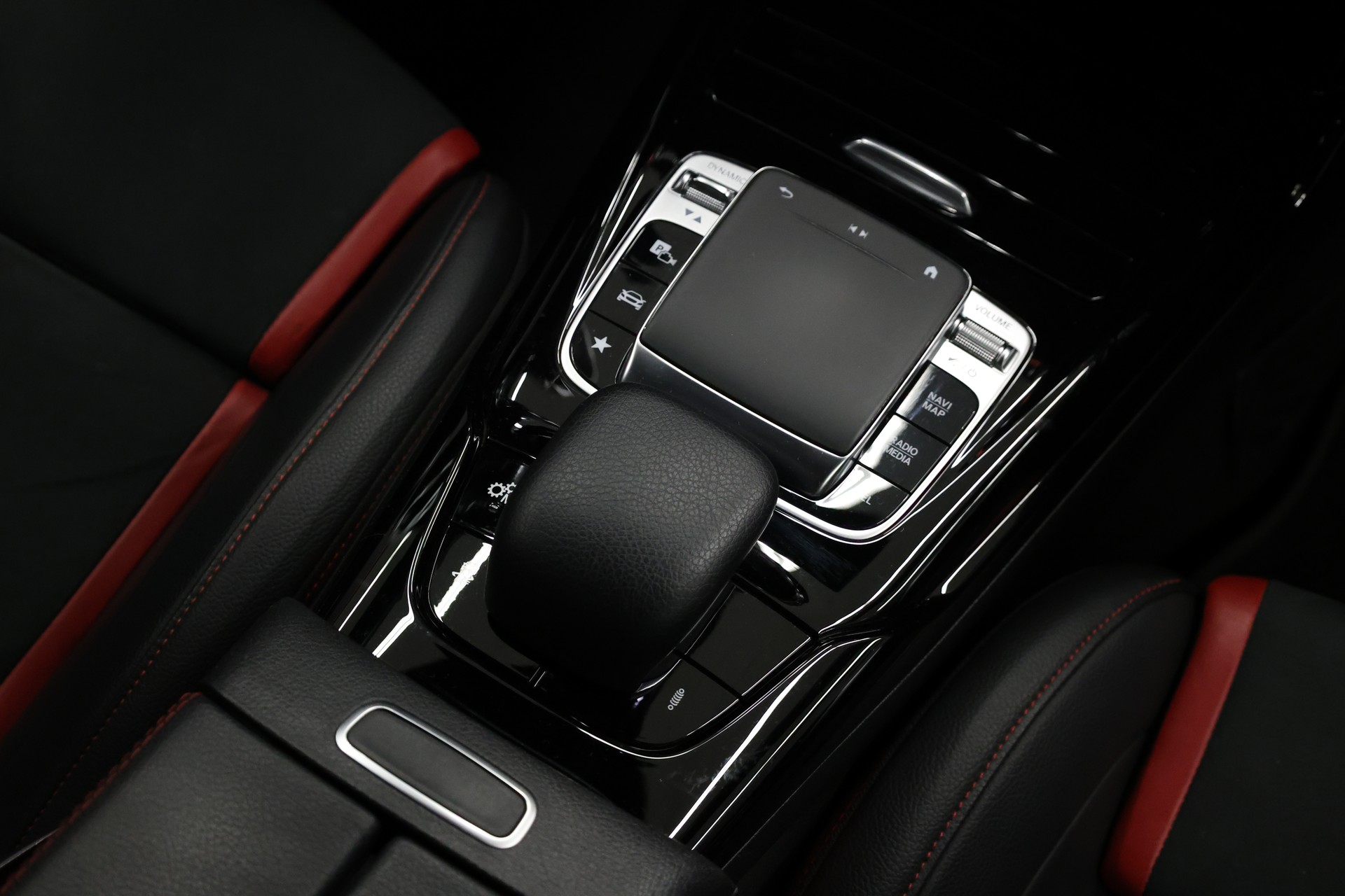 MERCEDES-BENZ A 35 AMG 4matic-image-18