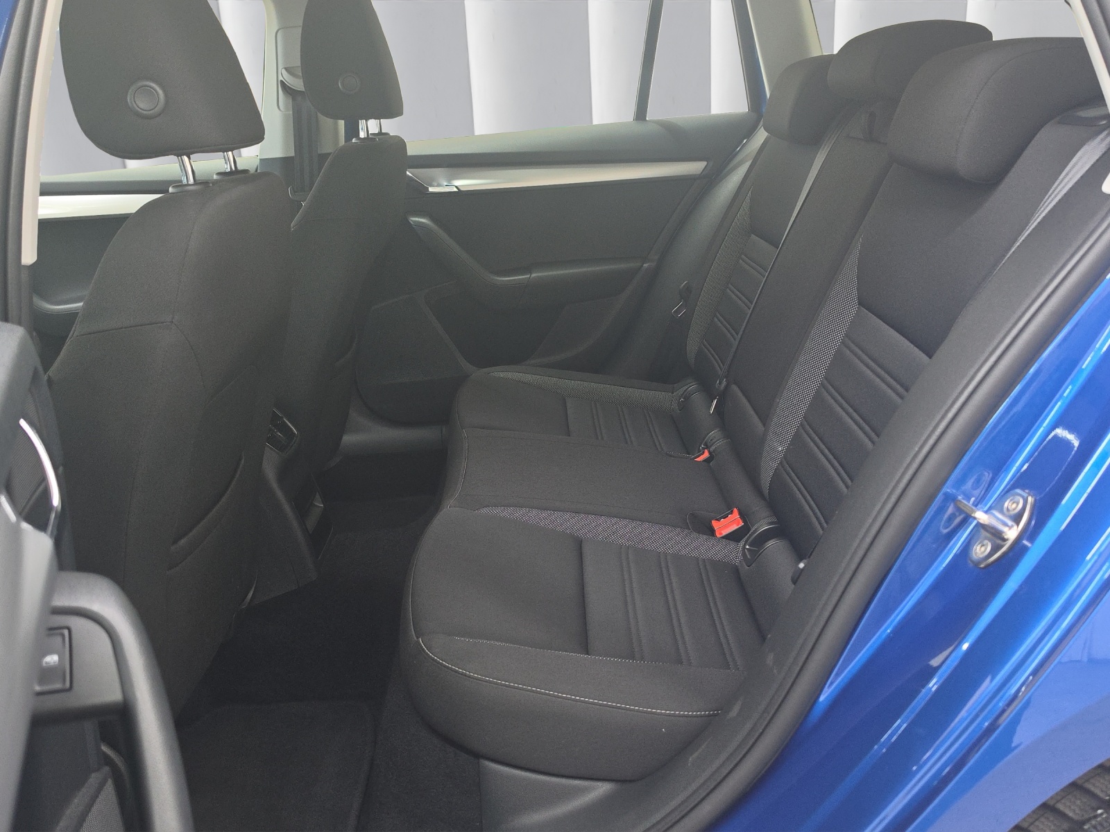SKODA Octavia Combi 2.0 TSI Ambition 4x4 DSG-image-12