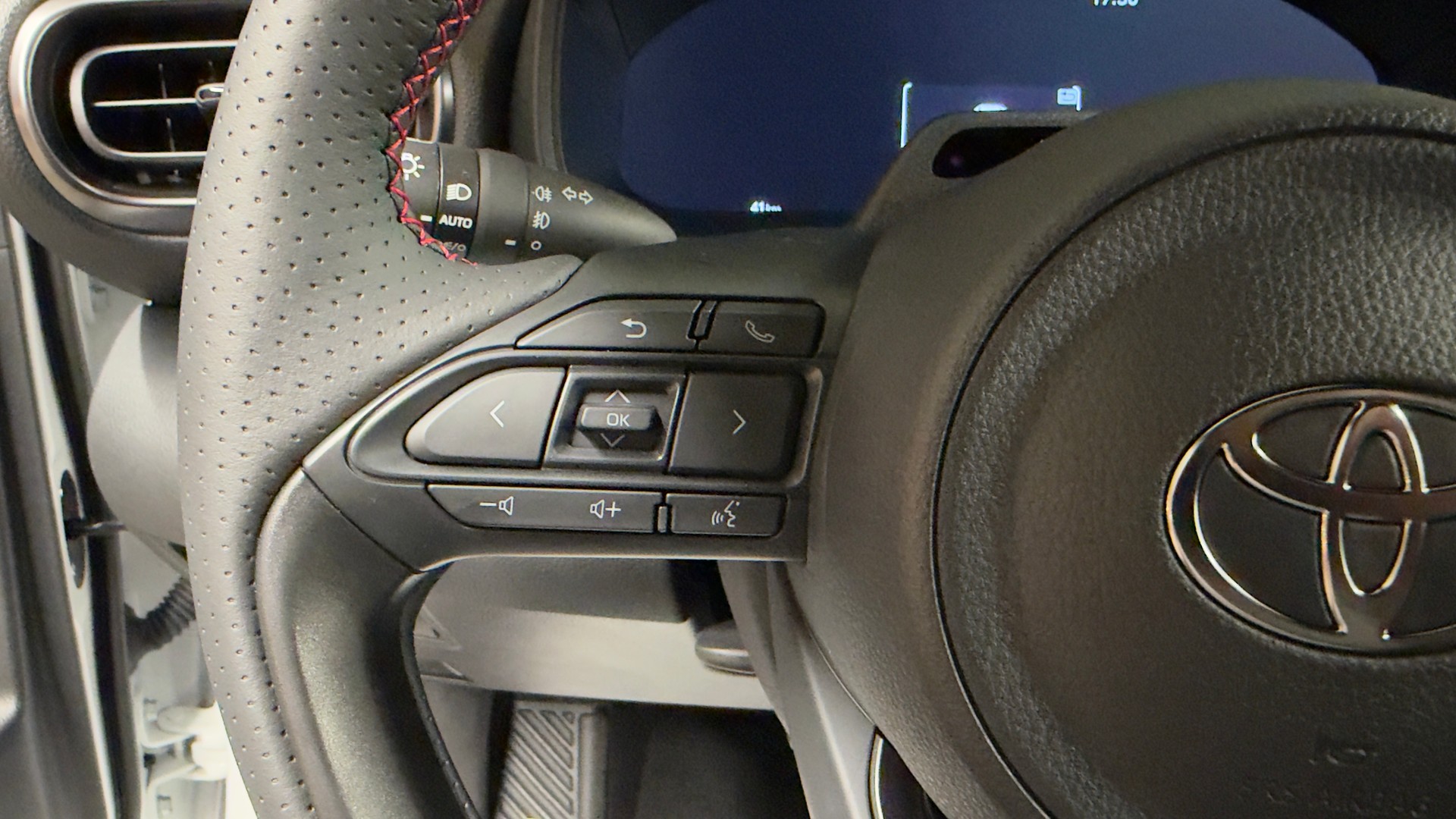 TOYOTA Yaris 1.5 GR Sport e-CVT-image-10