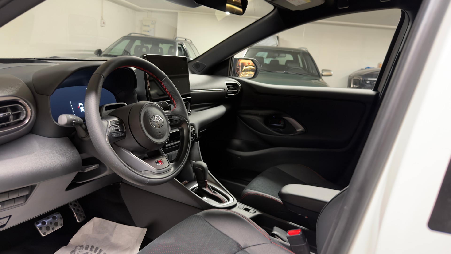 TOYOTA Yaris 1.5 GR Sport e-CVT-image-8