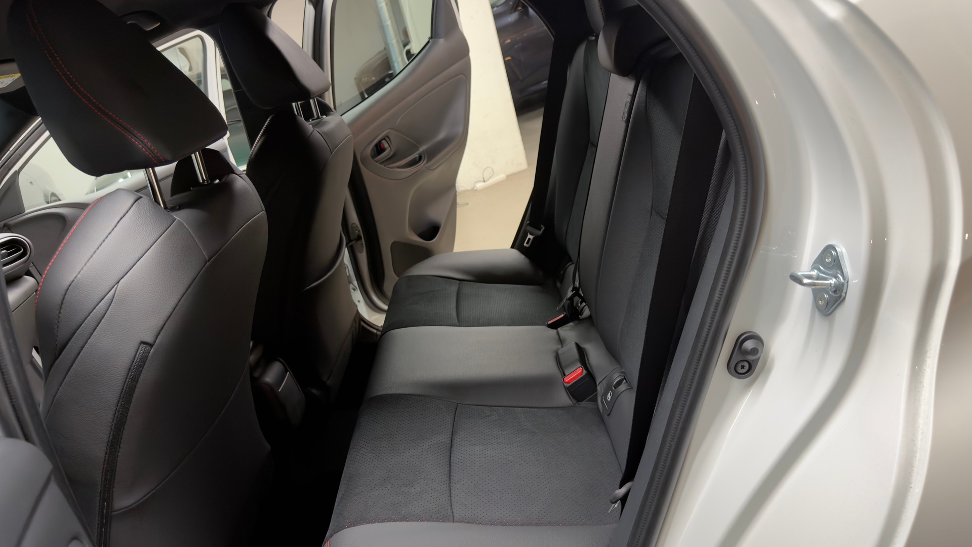 TOYOTA Yaris 1.5 GR Sport e-CVT-image-18