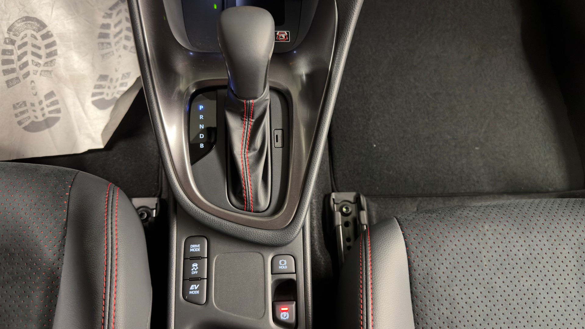 TOYOTA Yaris 1.5 GR Sport e-CVT-image-15