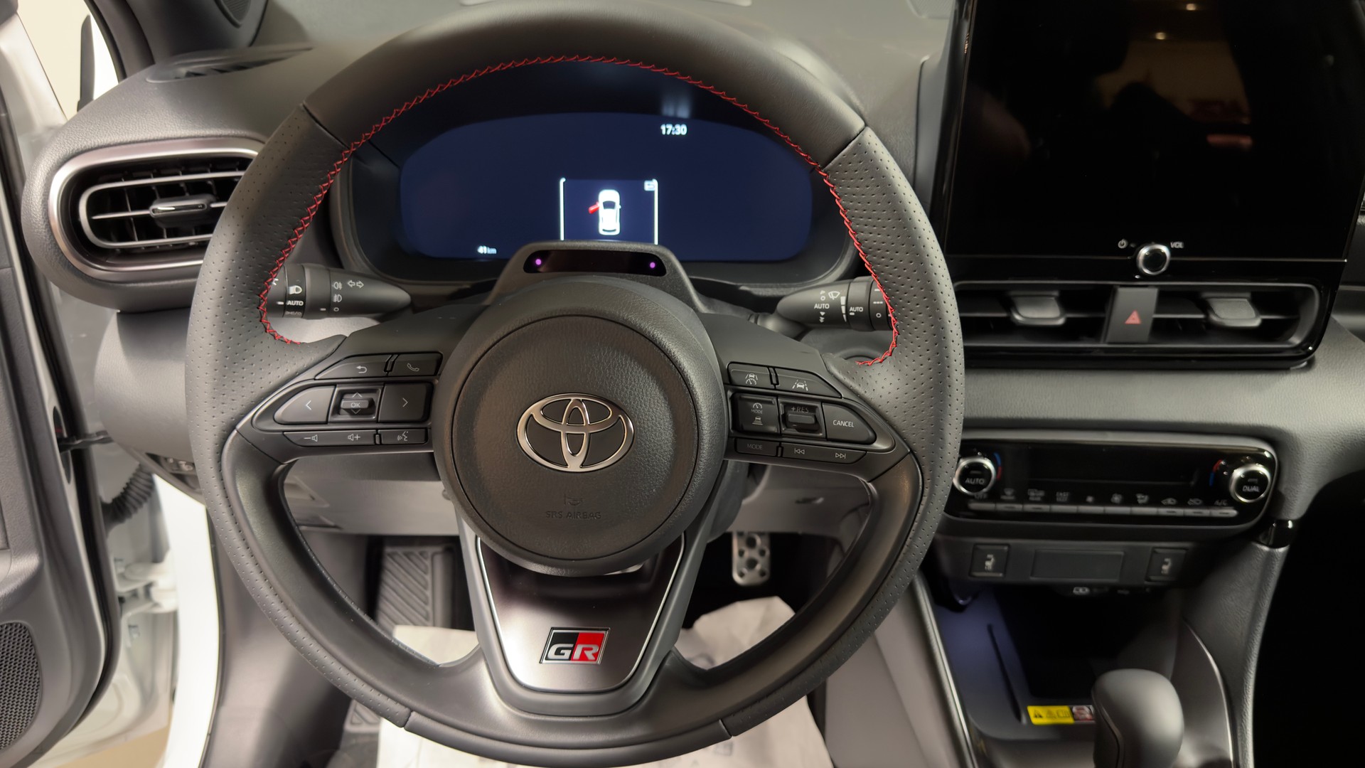 TOYOTA Yaris 1.5 GR Sport e-CVT-image-9