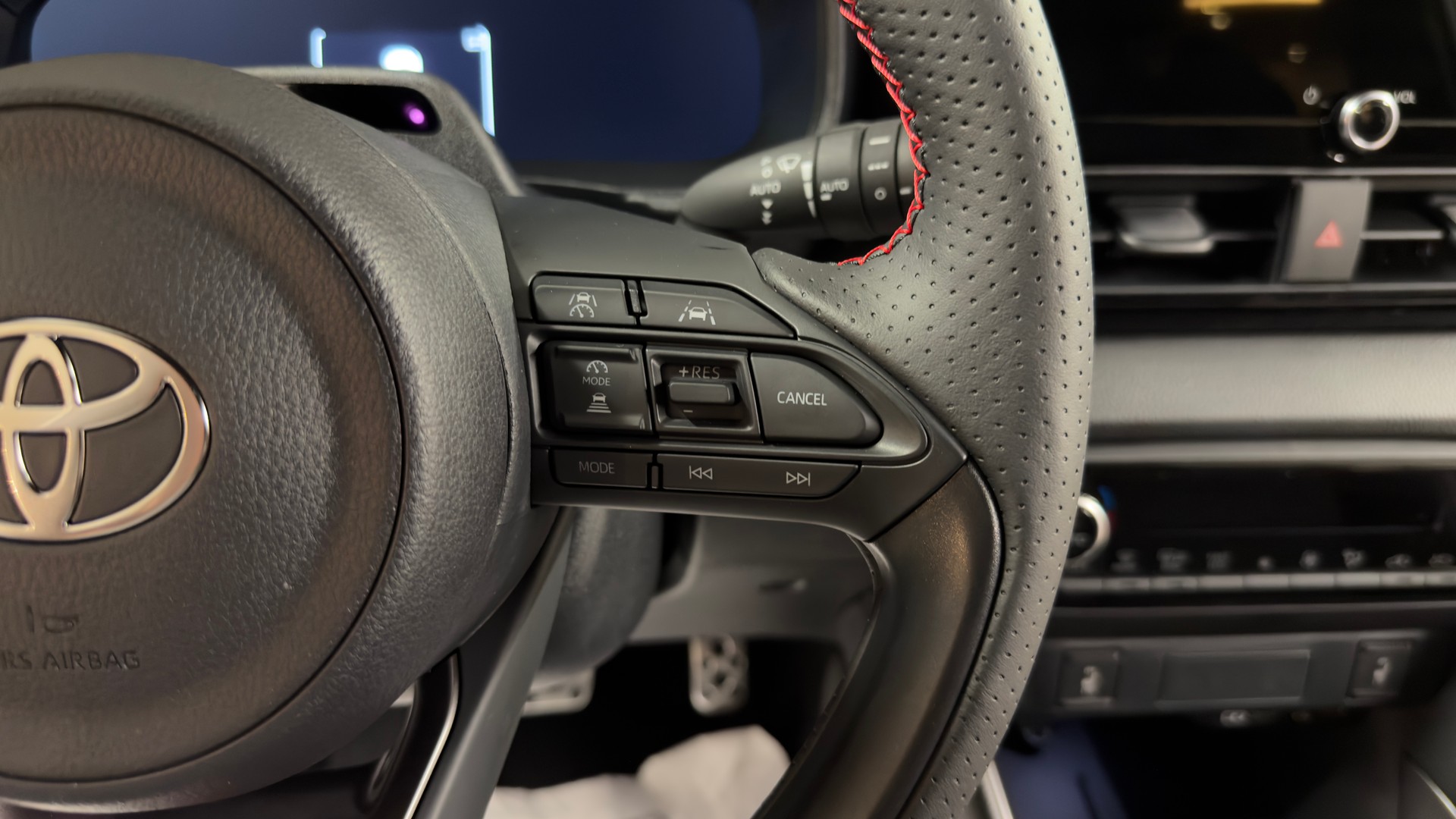 TOYOTA Yaris 1.5 GR Sport e-CVT-image-11