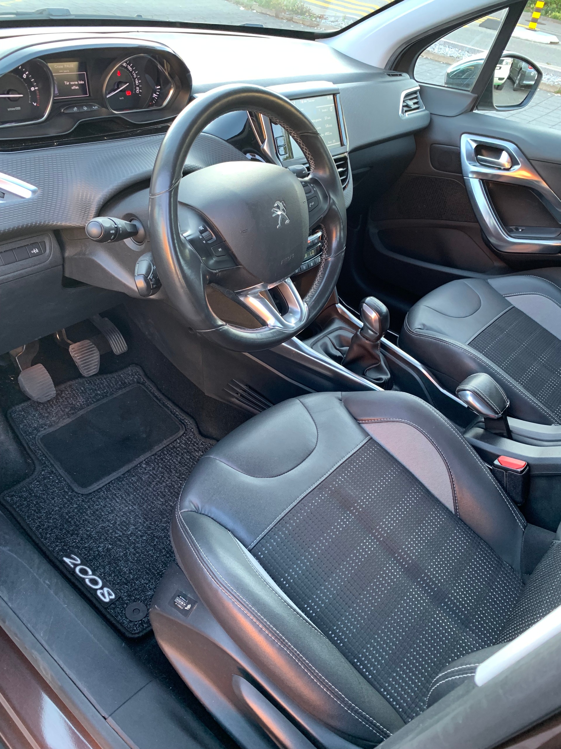 PEUGEOT 2008 1.6 VTI Allure-image-8